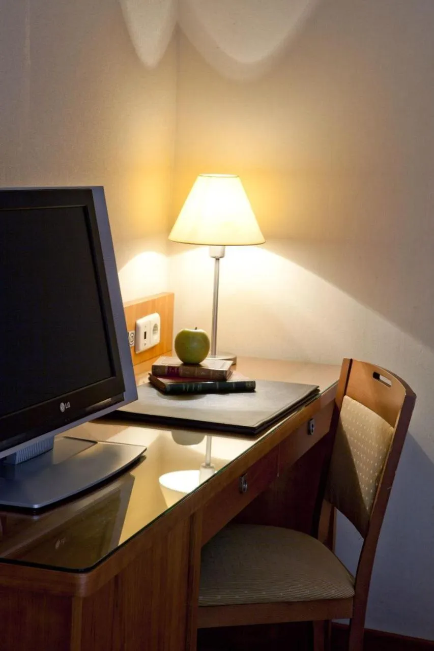 TV and multimedia in Ateneo Puerta del Sol