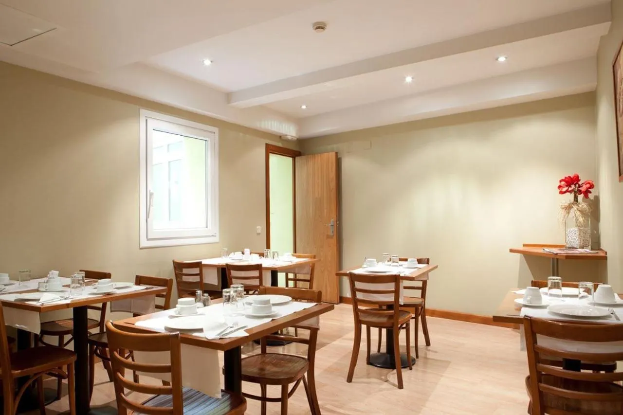 Restaurant/places to eat in Ateneo Puerta del Sol