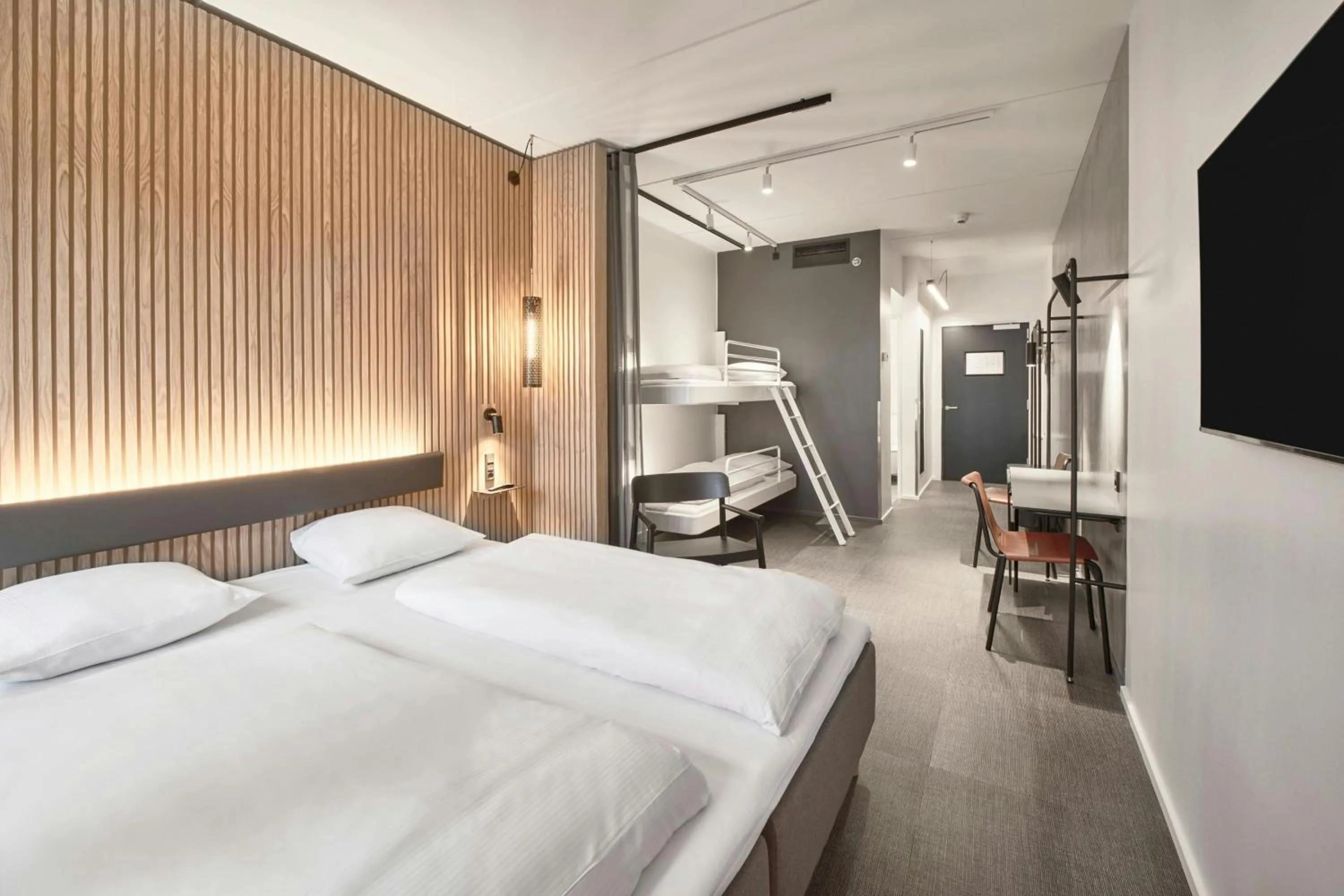 Photo of the whole room, Bed in Four Points Flex by Sheraton Vejle