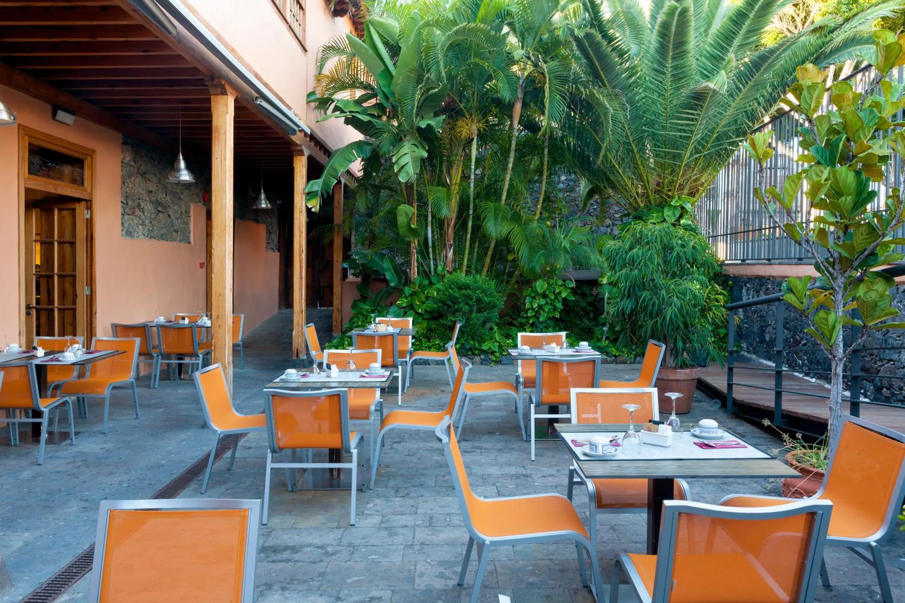 Food and drinks in Hotel LIVVO La Quinta Roja