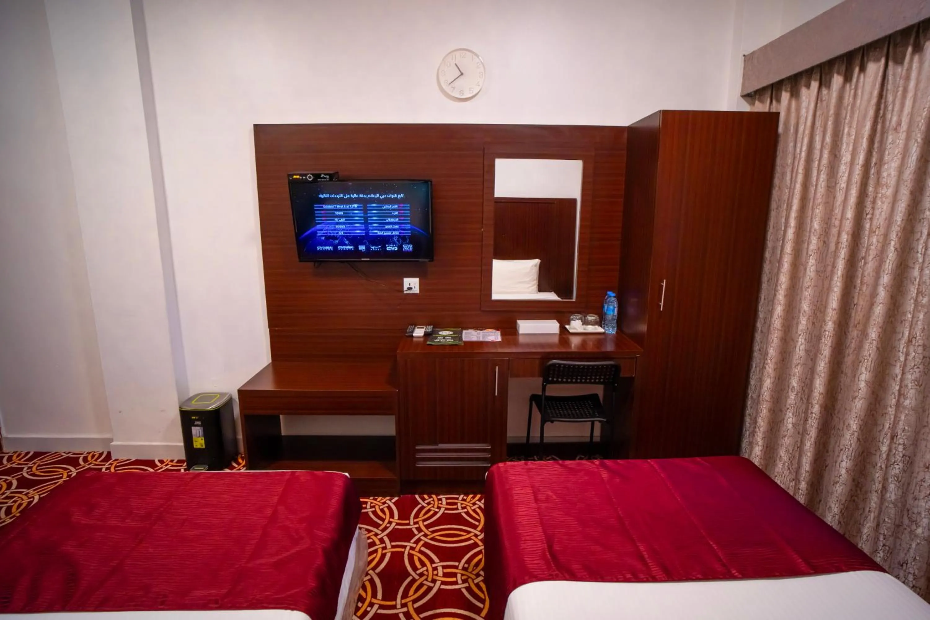 hair dresser, Bed in AL KARNAK HOTEL - BRANCH