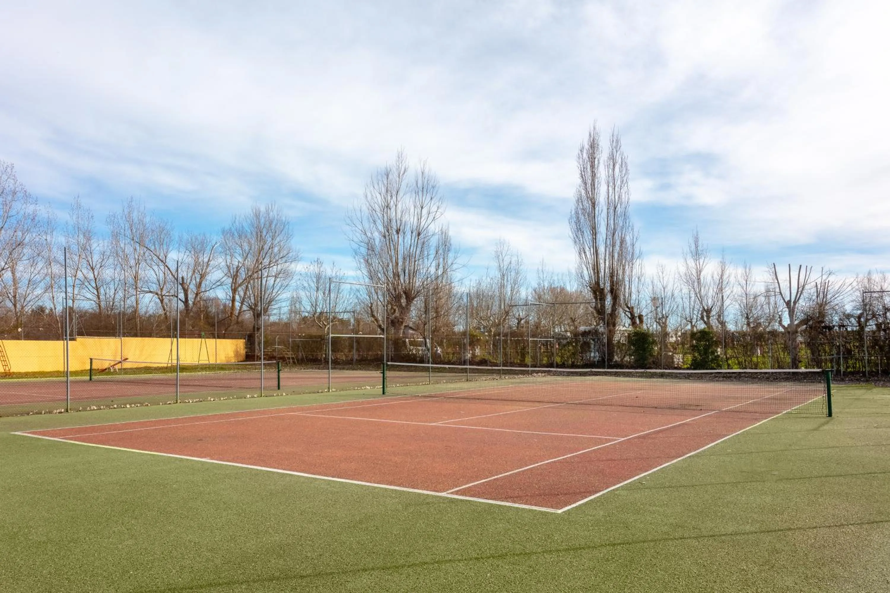 Tennis court in Crisol Regio