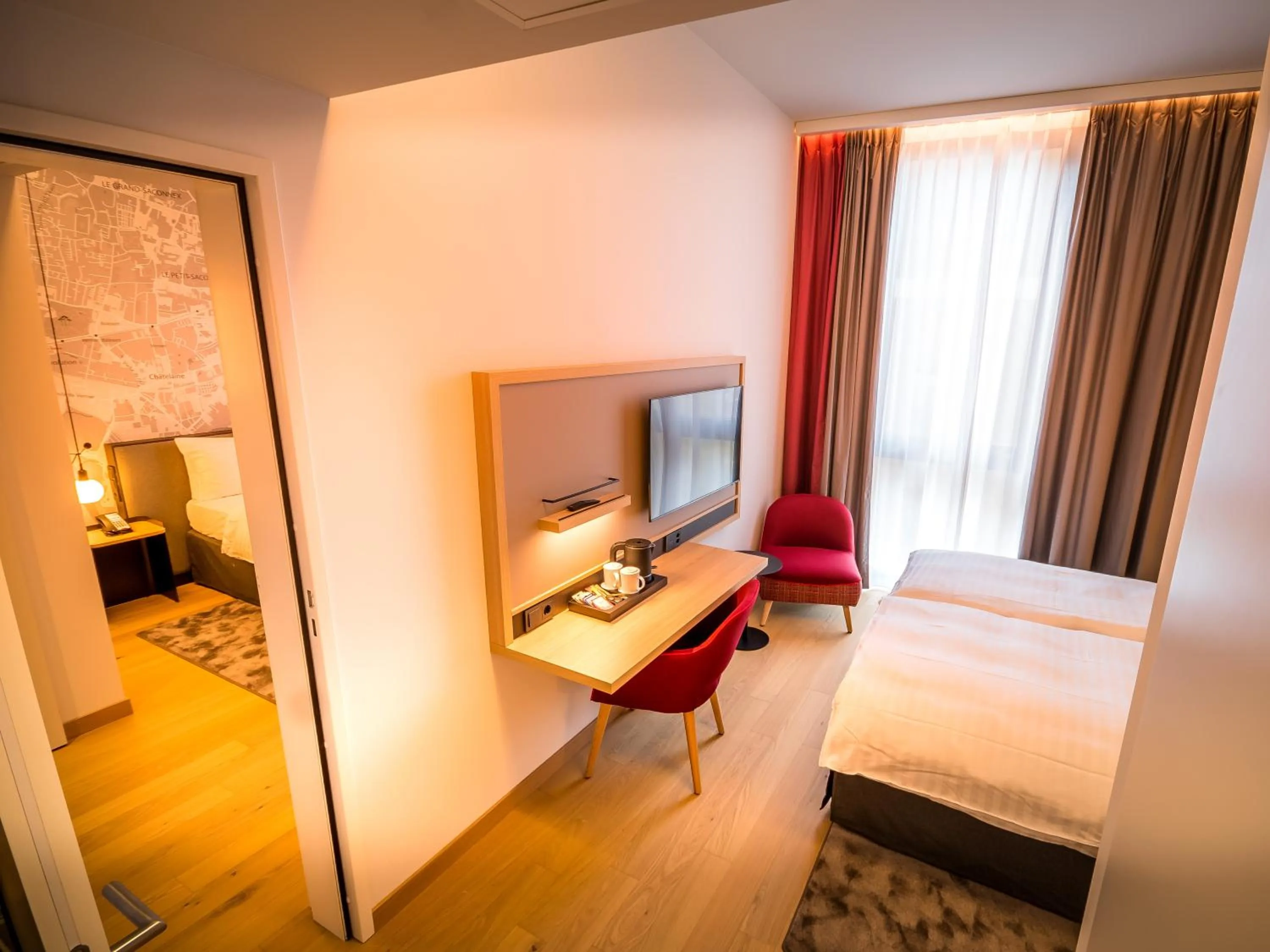 Coffee/tea facilities, Bed in IntercityHotel Geneva