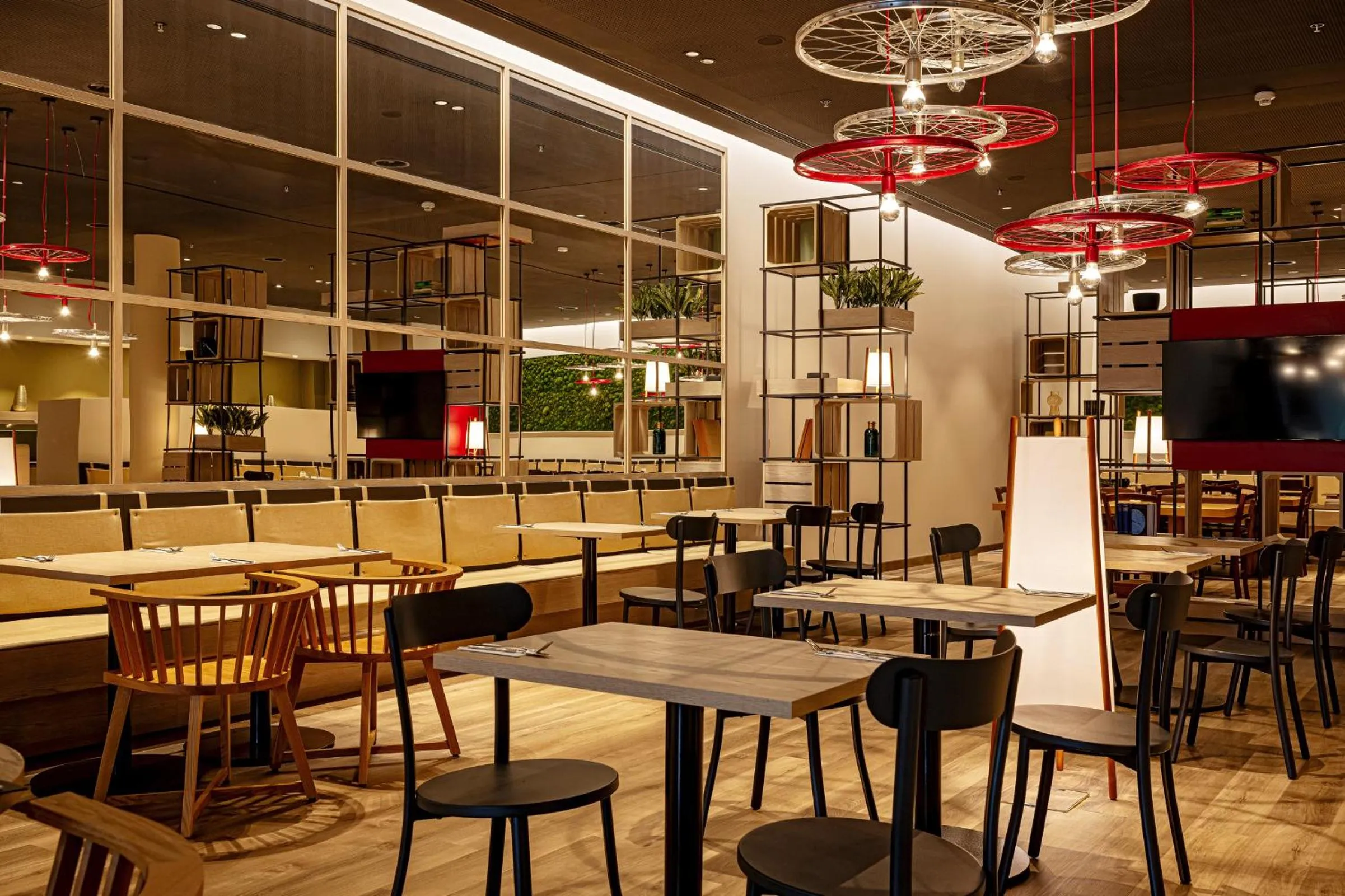 Restaurant/places to eat in IntercityHotel Geneva