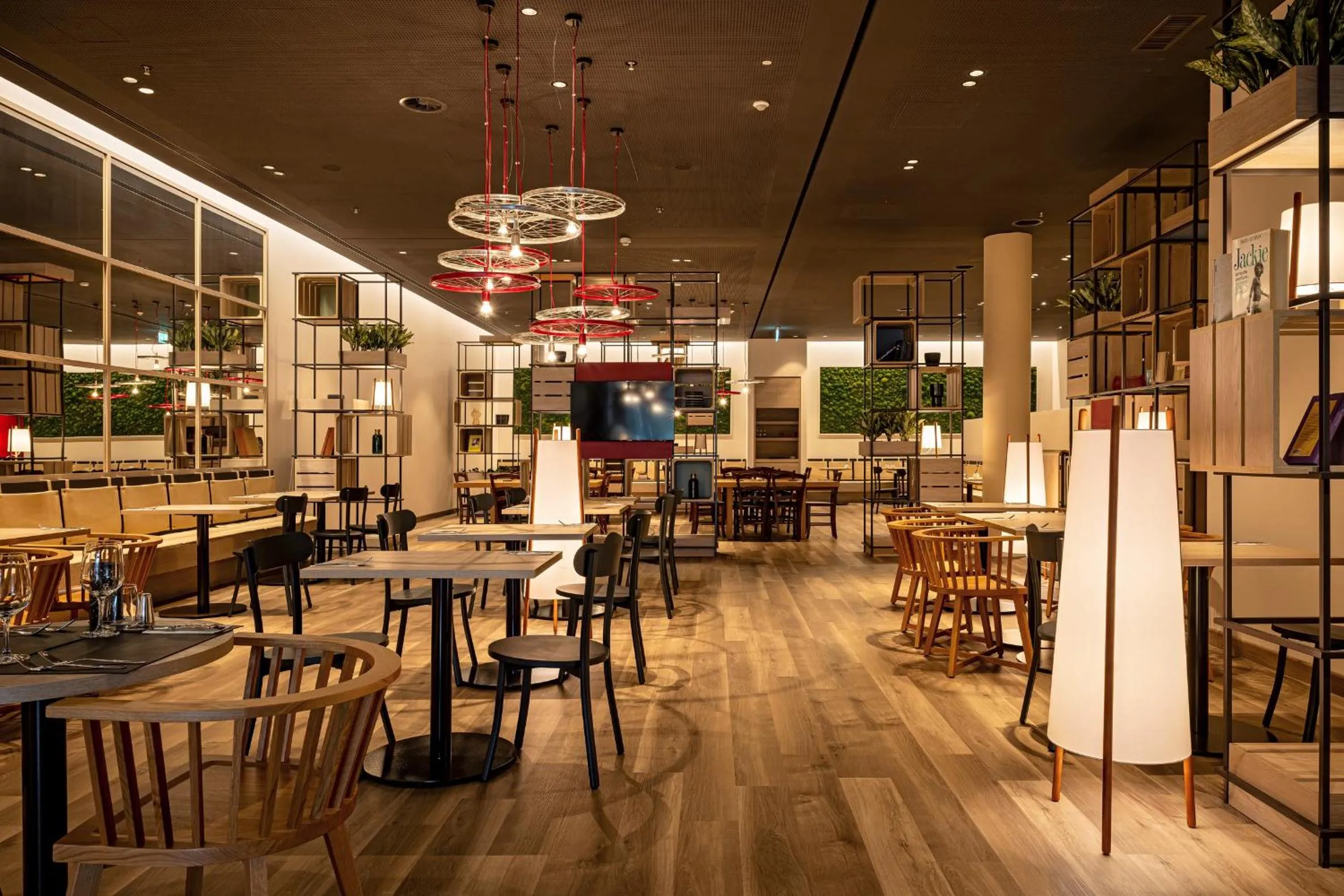 Restaurant/places to eat in IntercityHotel Geneva