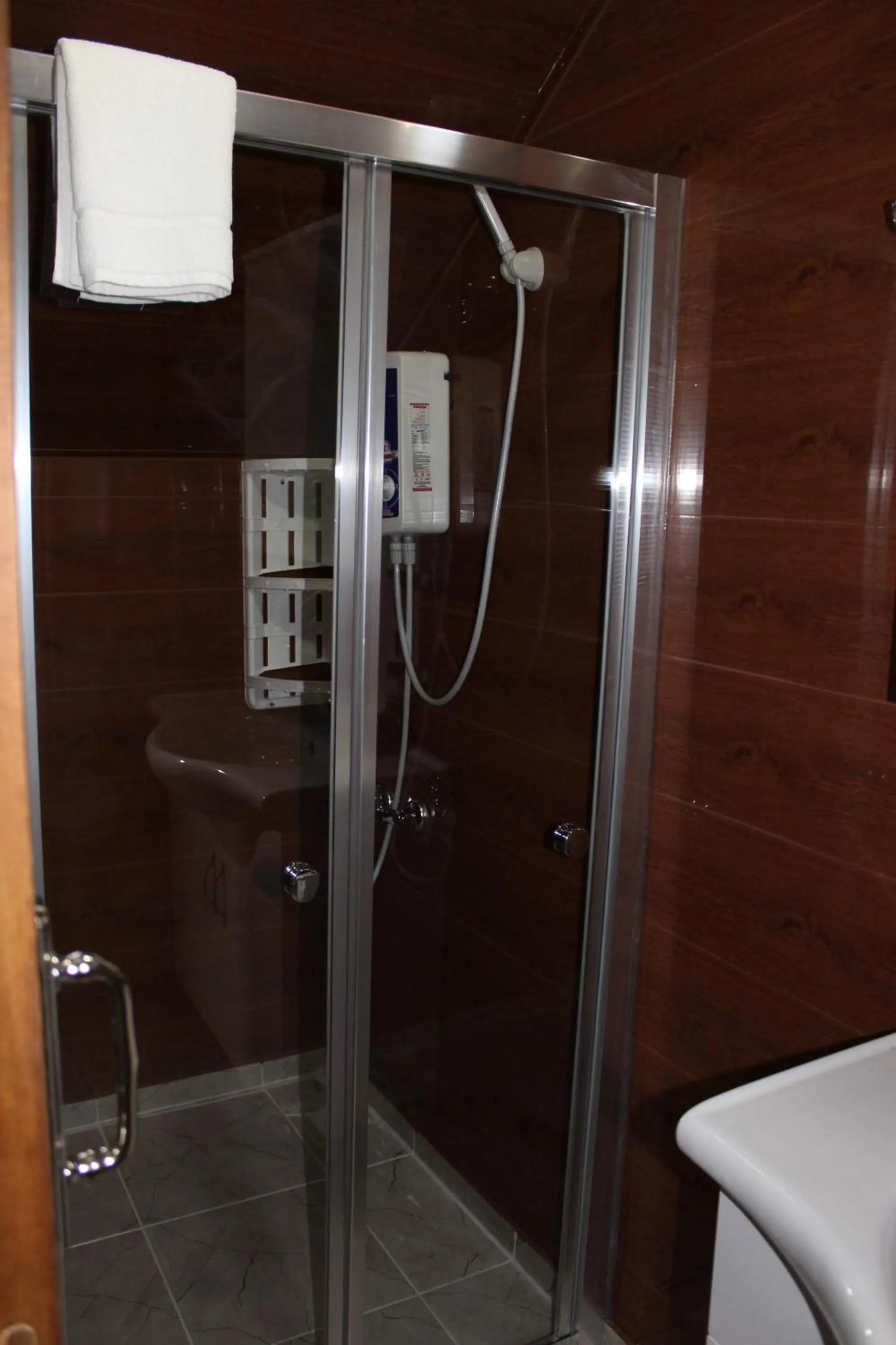 Shower in Zeytindağı bungalow