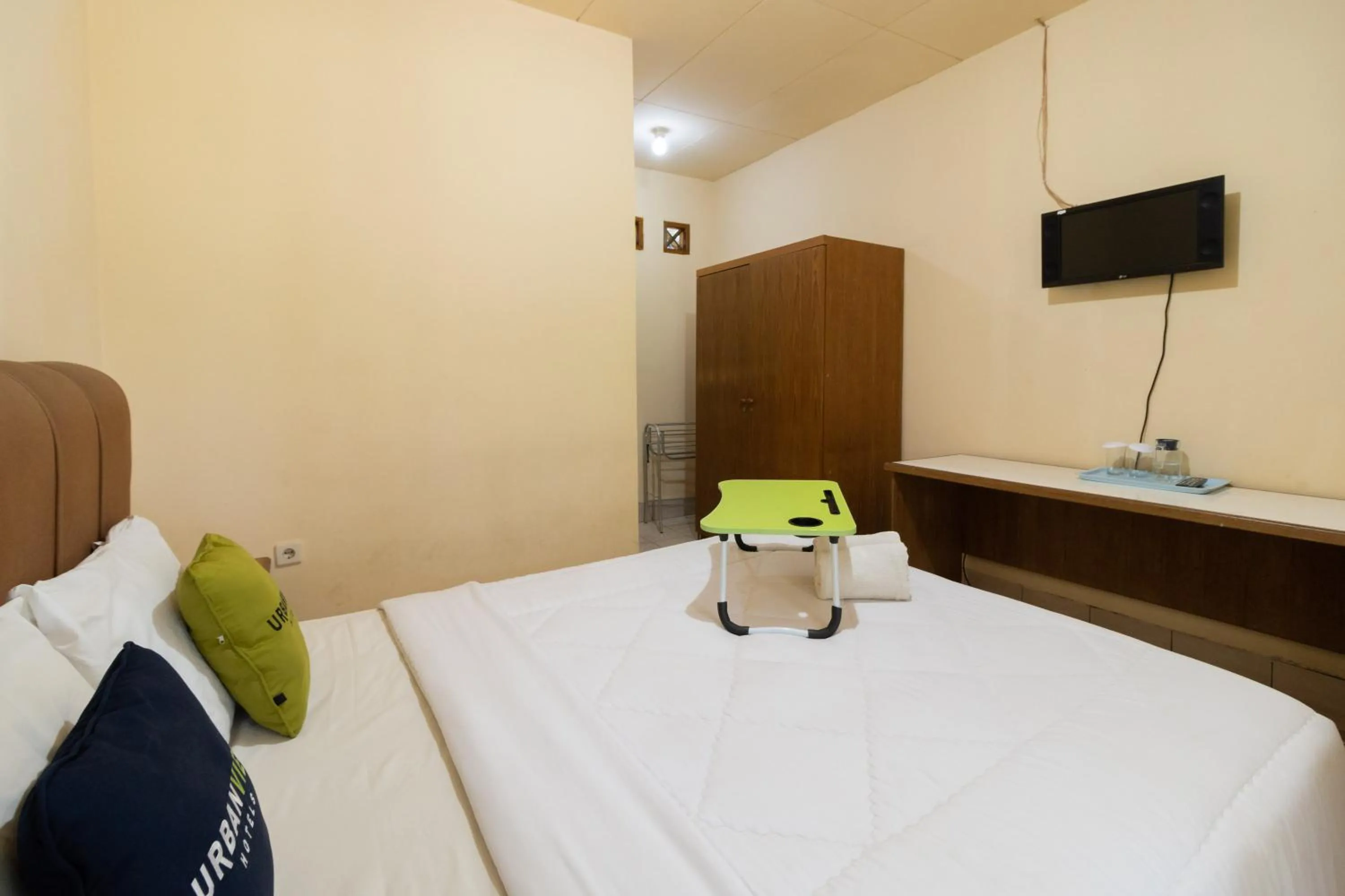 Bedroom, Bed in Urbanview Hotel Griya Astoeti 2 Cisarua Puncak