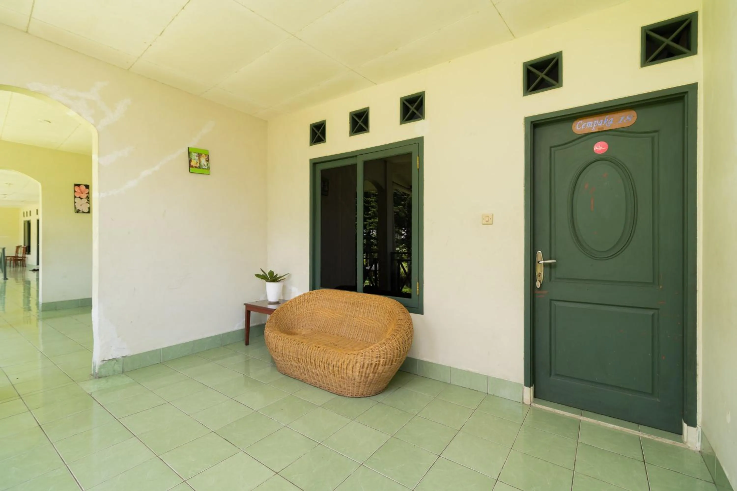 Facade/entrance in Urbanview Hotel Griya Astoeti 2 Cisarua Puncak