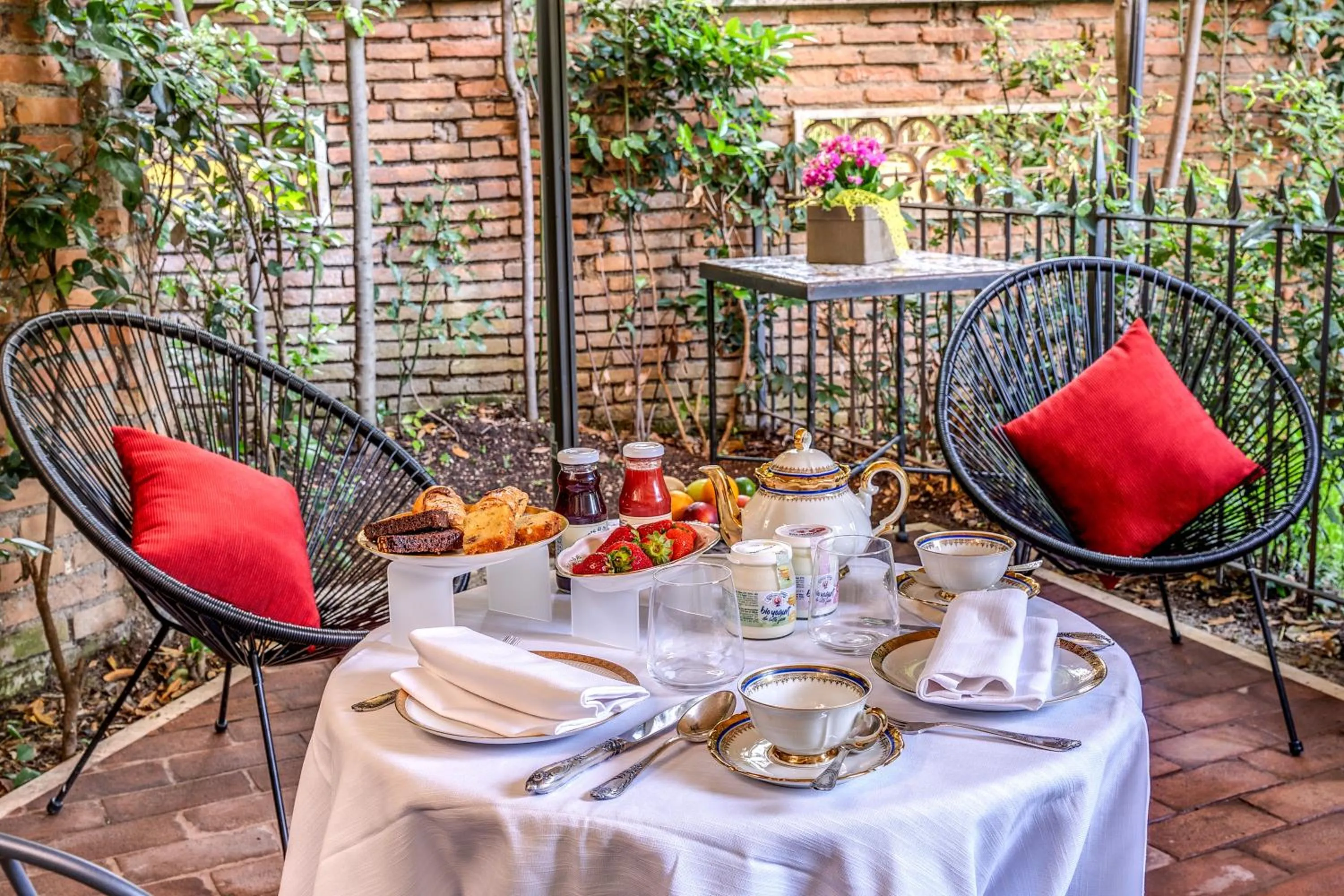 Garden in Mangili Garden Hotel