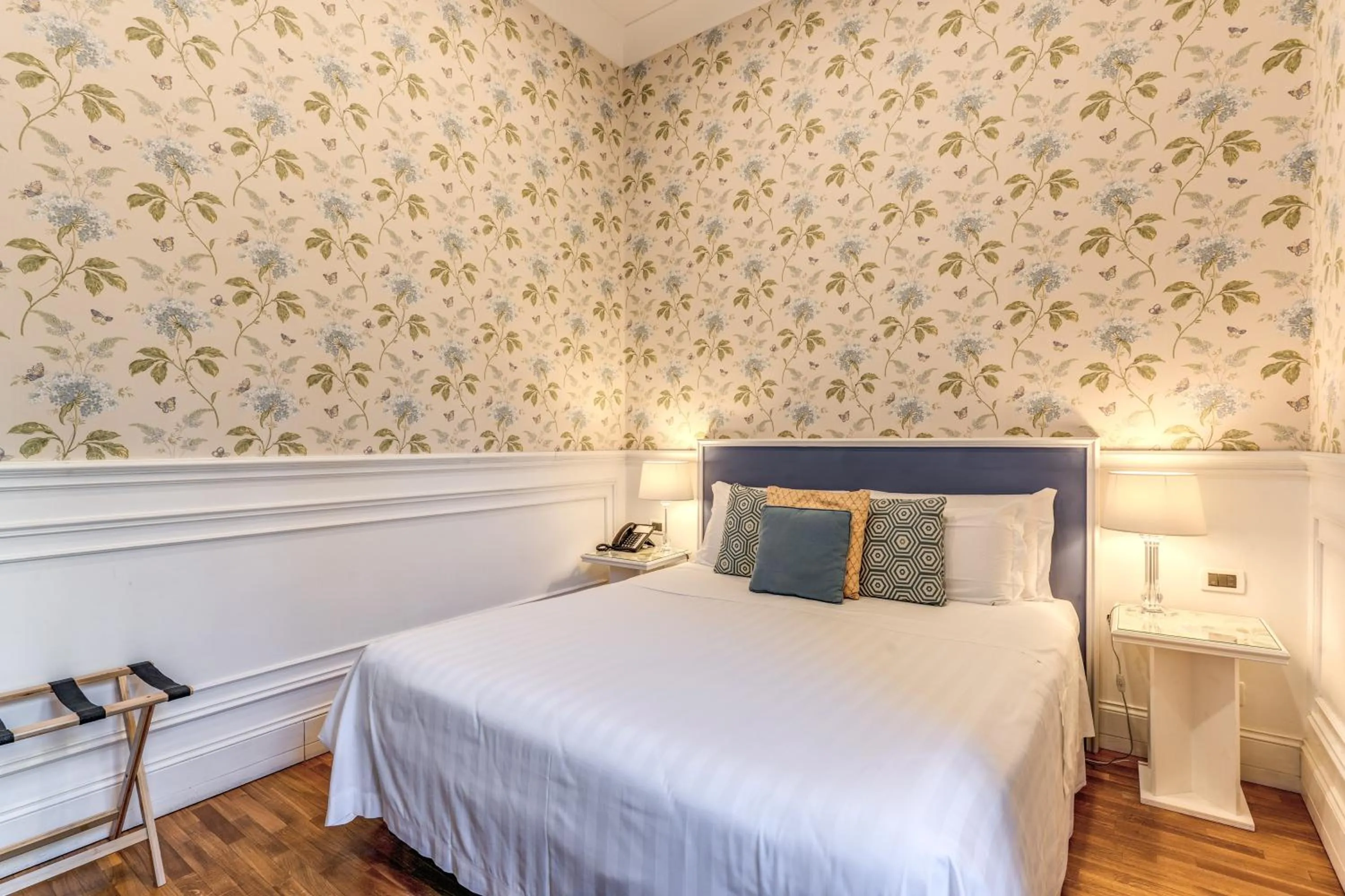 Bed in Mangili Garden Hotel