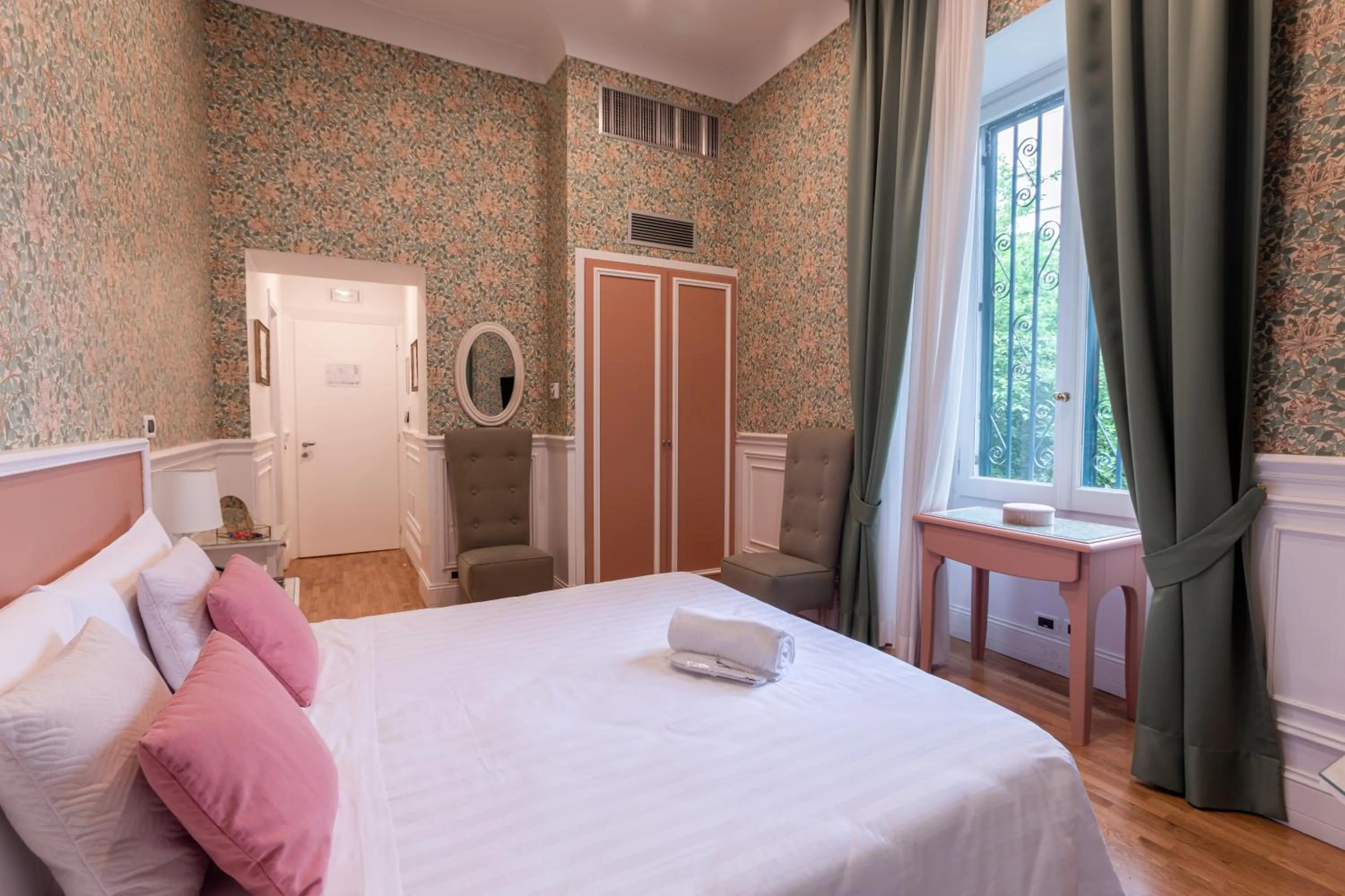 Bedroom, Bed in Mangili Garden Hotel