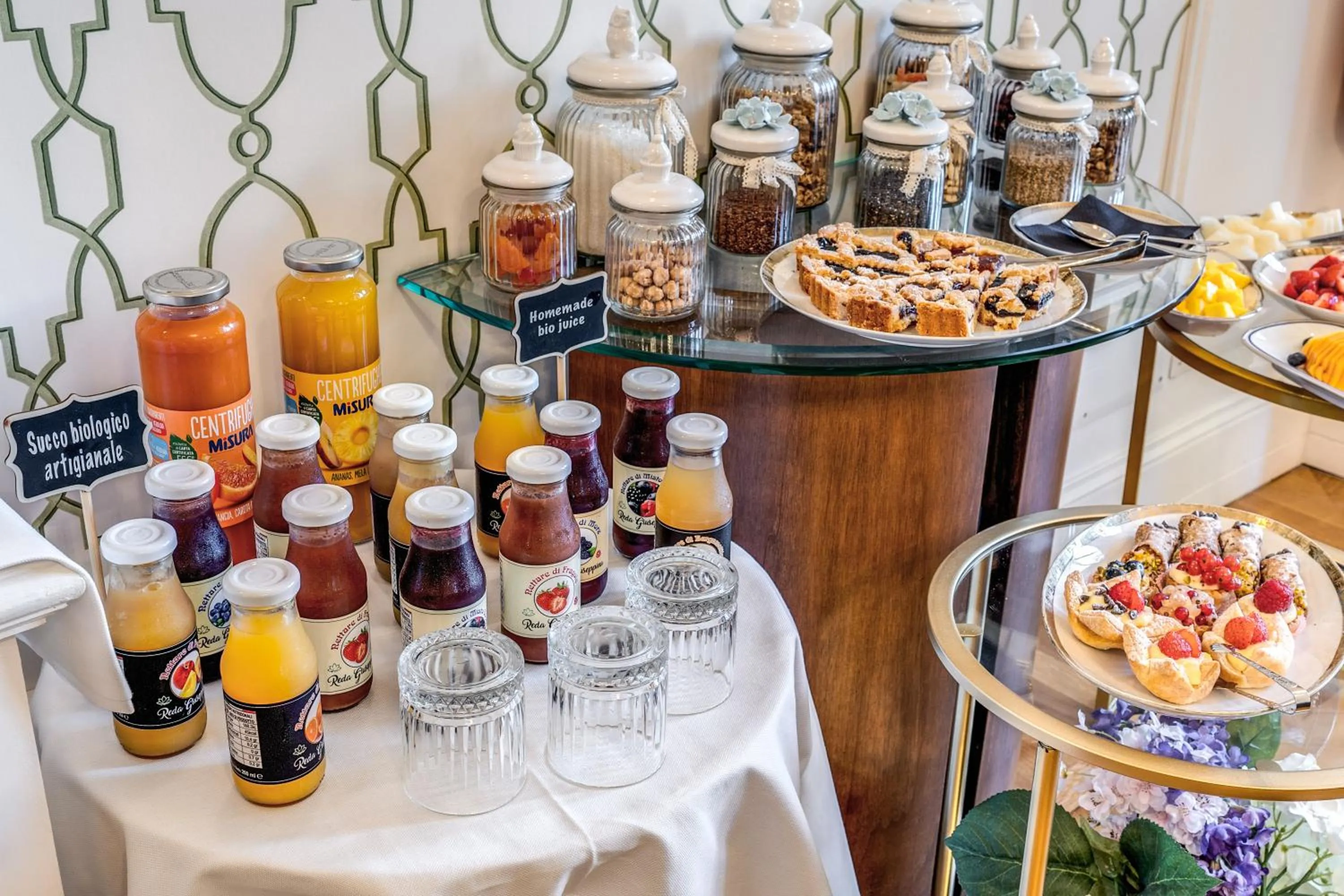 Breakfast in Mangili Garden Hotel