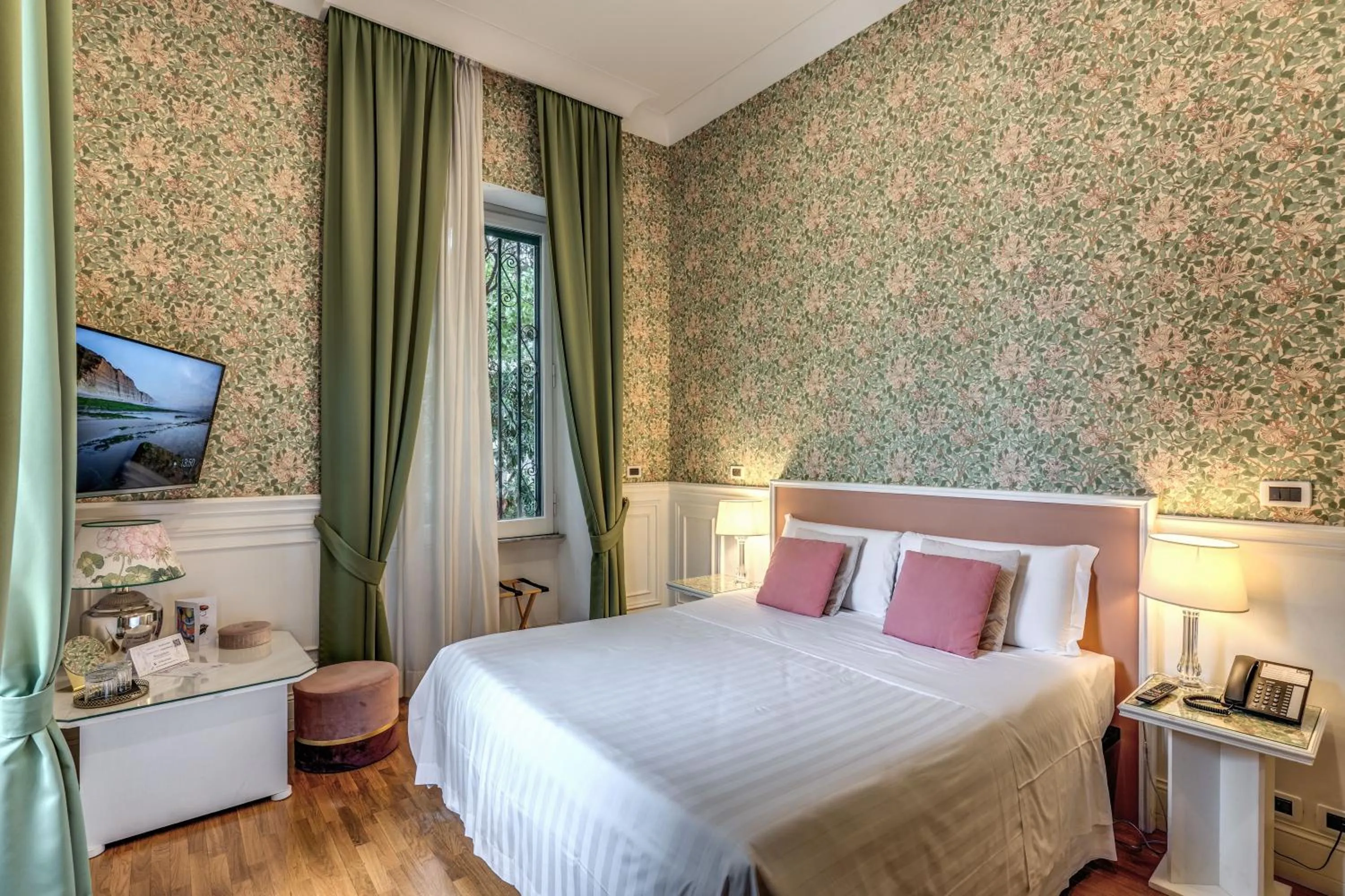 Bedroom, Bed in Mangili Garden Hotel