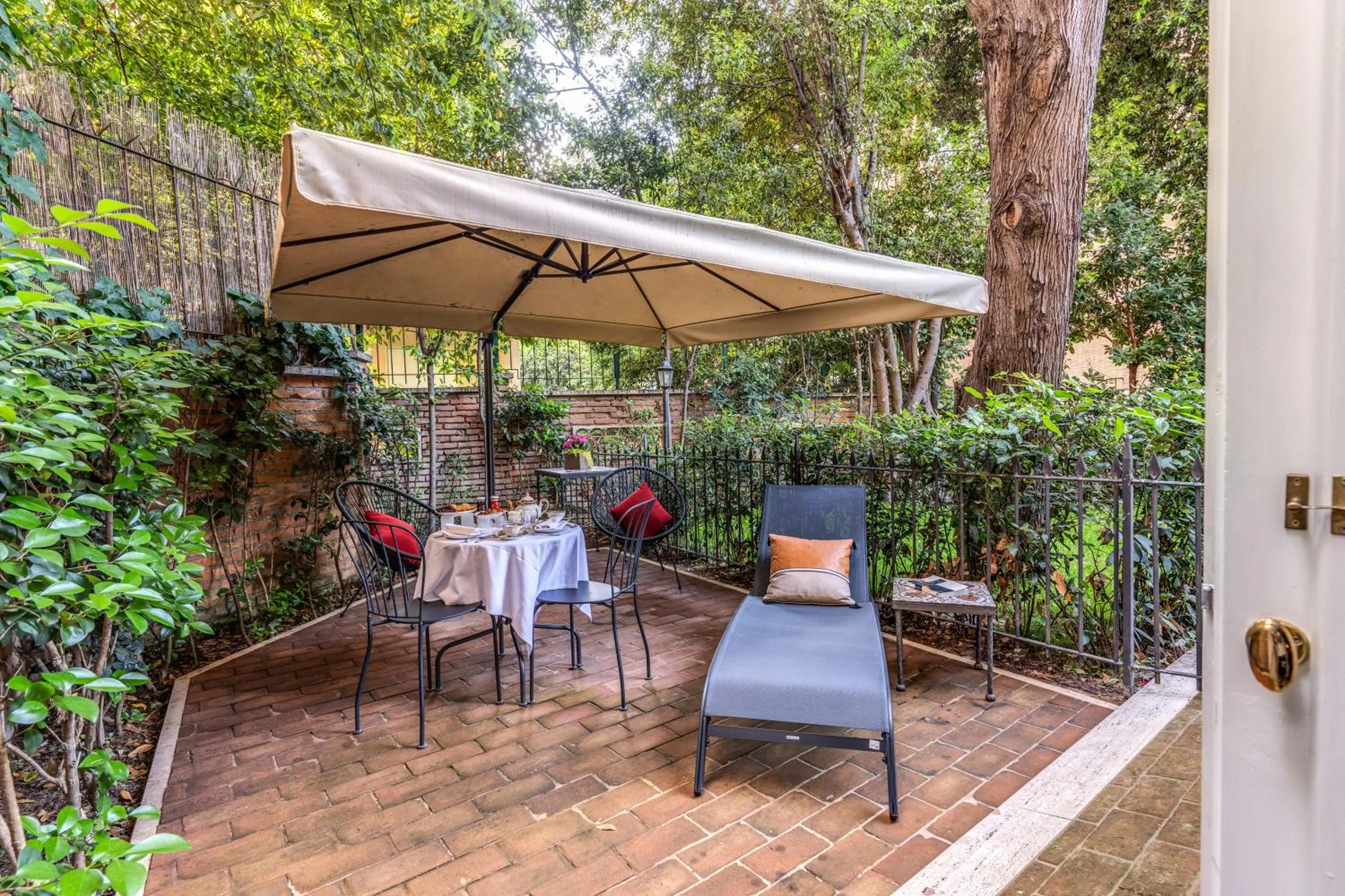 Garden in Mangili Garden Hotel