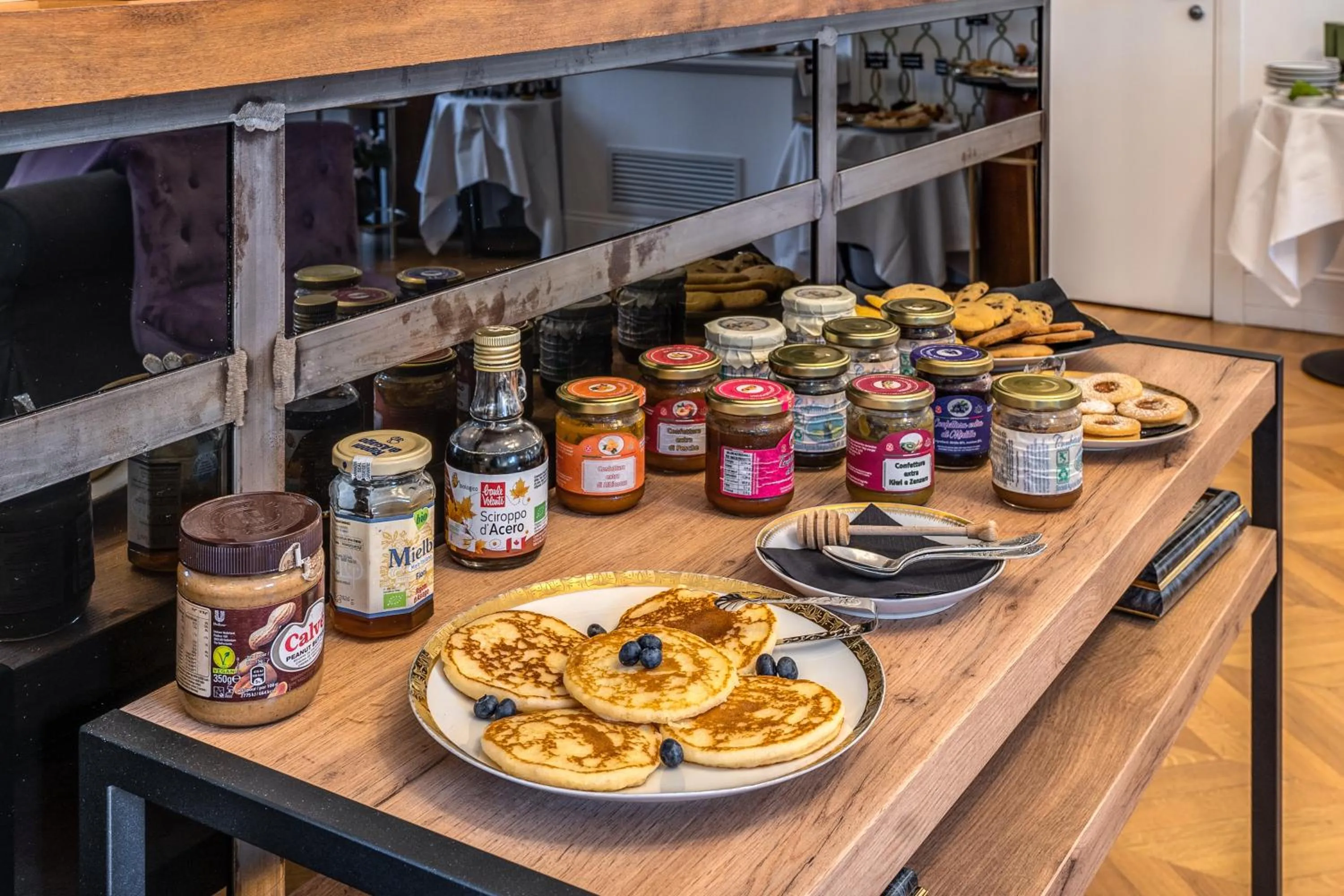 Breakfast in Mangili Garden Hotel