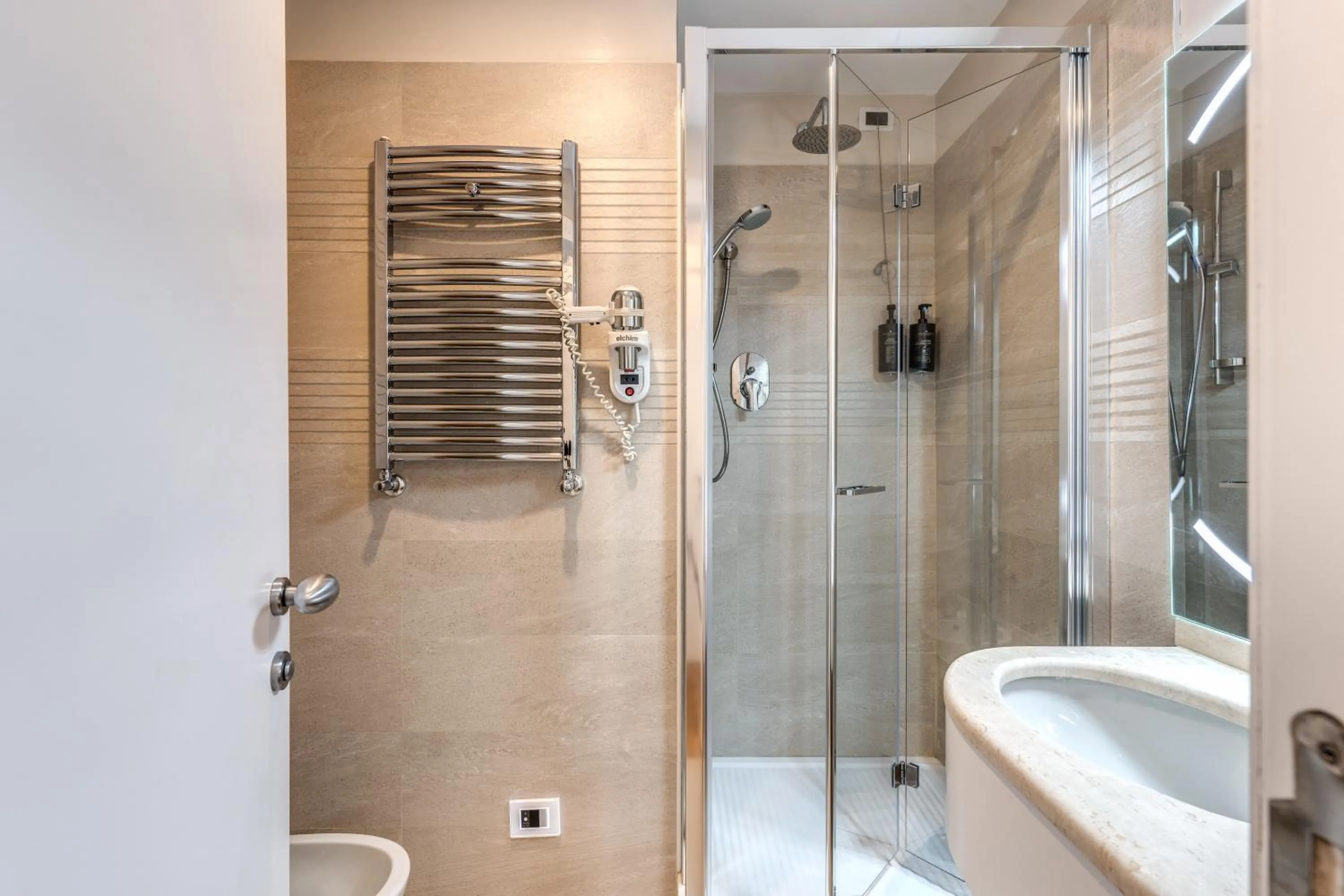 Bathroom in Mangili Garden Hotel