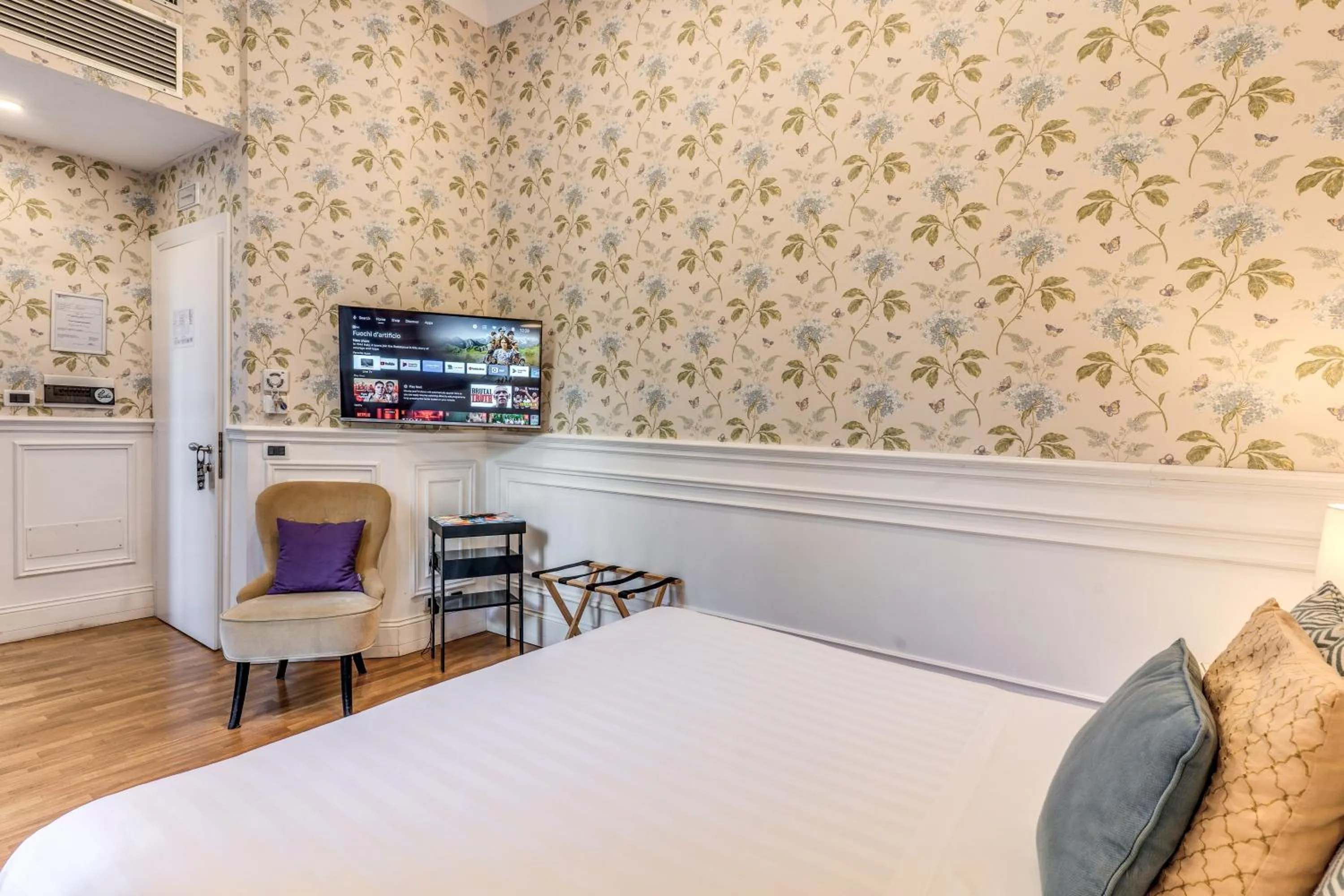 TV and multimedia, Bed in Mangili Garden Hotel