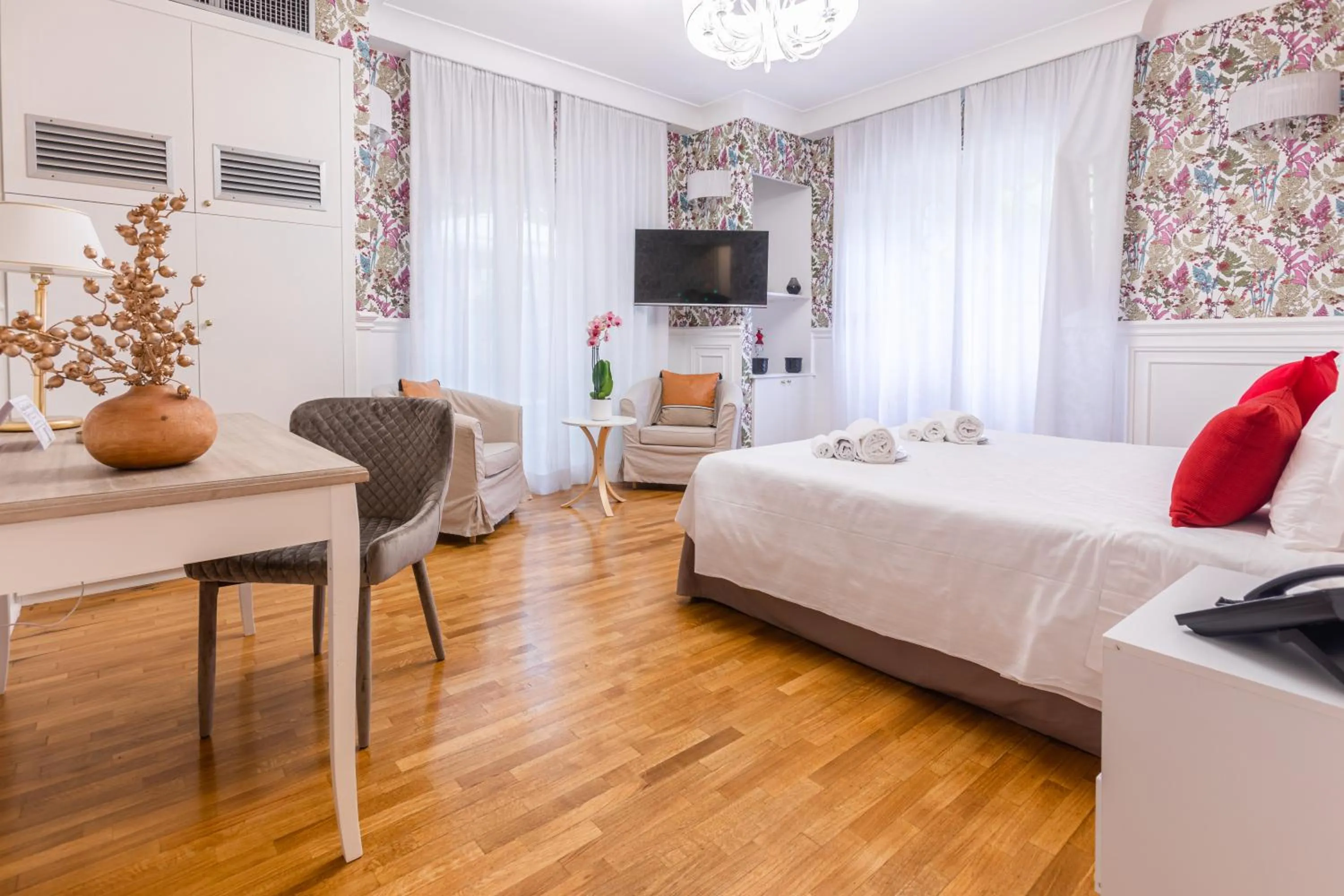 Bedroom, Bed in Mangili Garden Hotel