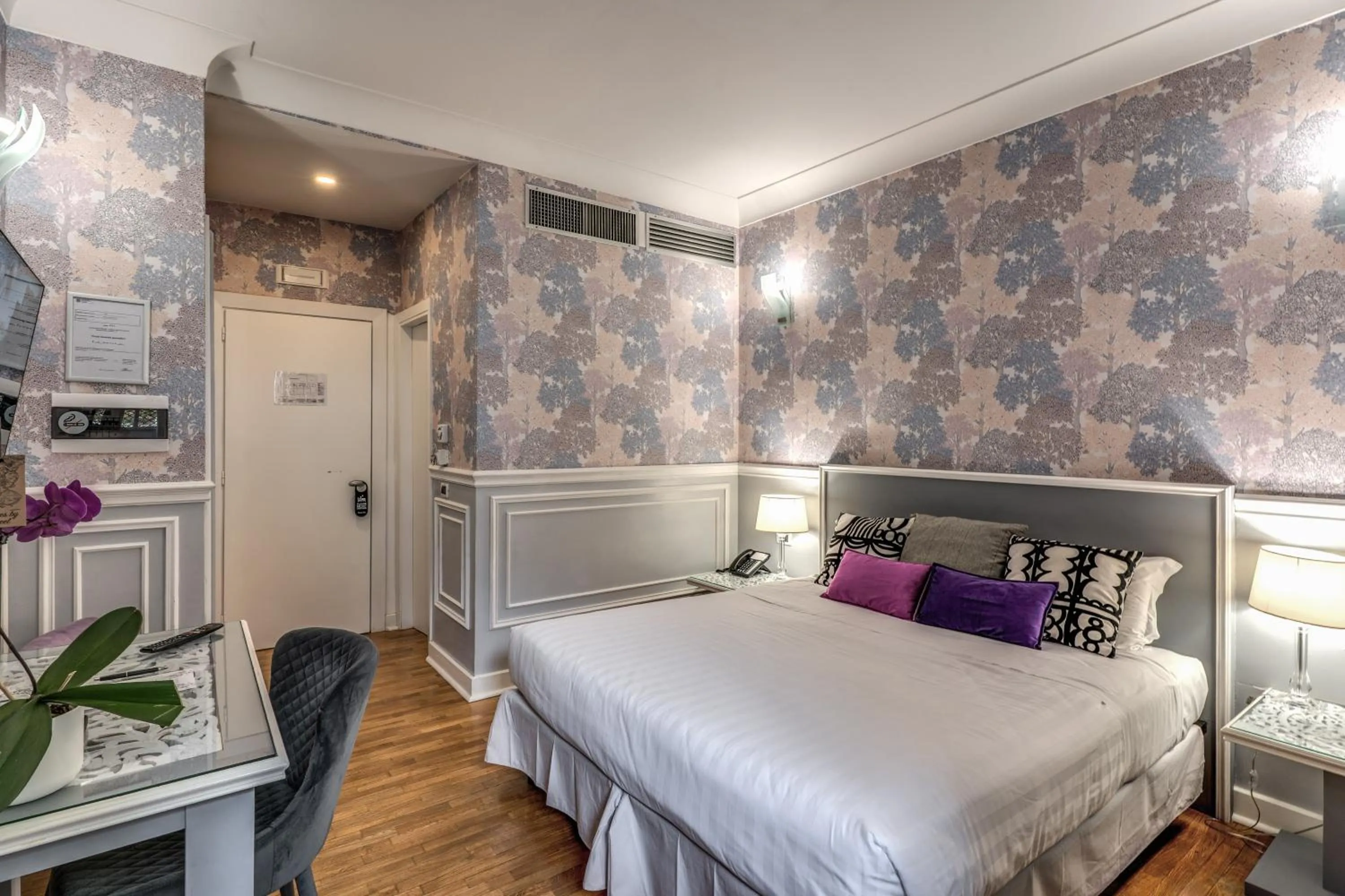 Bedroom, Bed in Mangili Garden Hotel