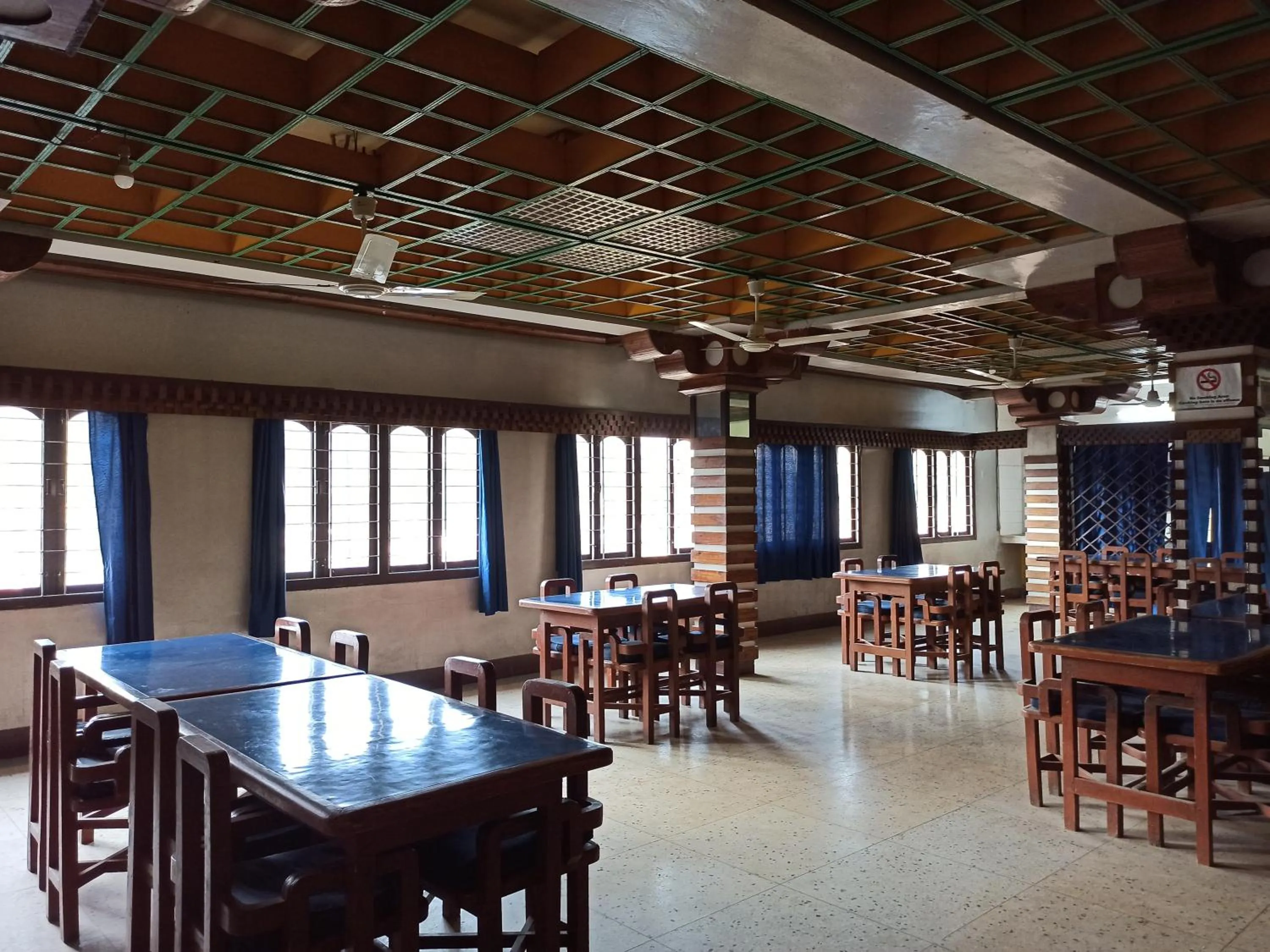 Restaurant/places to eat in Hotel Aane