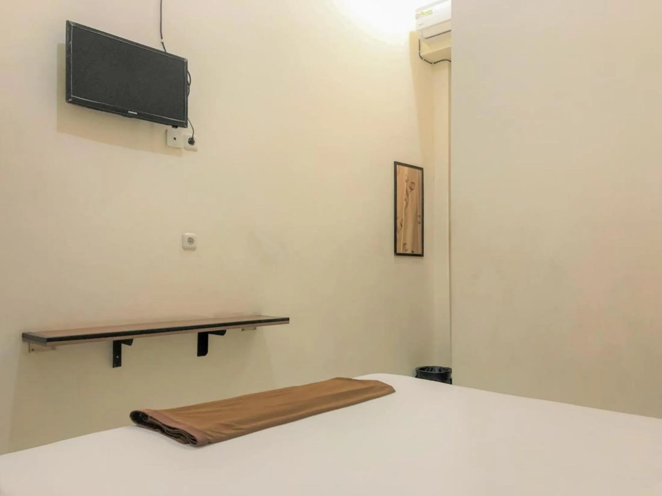 Bedroom, Bed in Hotel Lido 88 Sorong Mitra RedDoorz