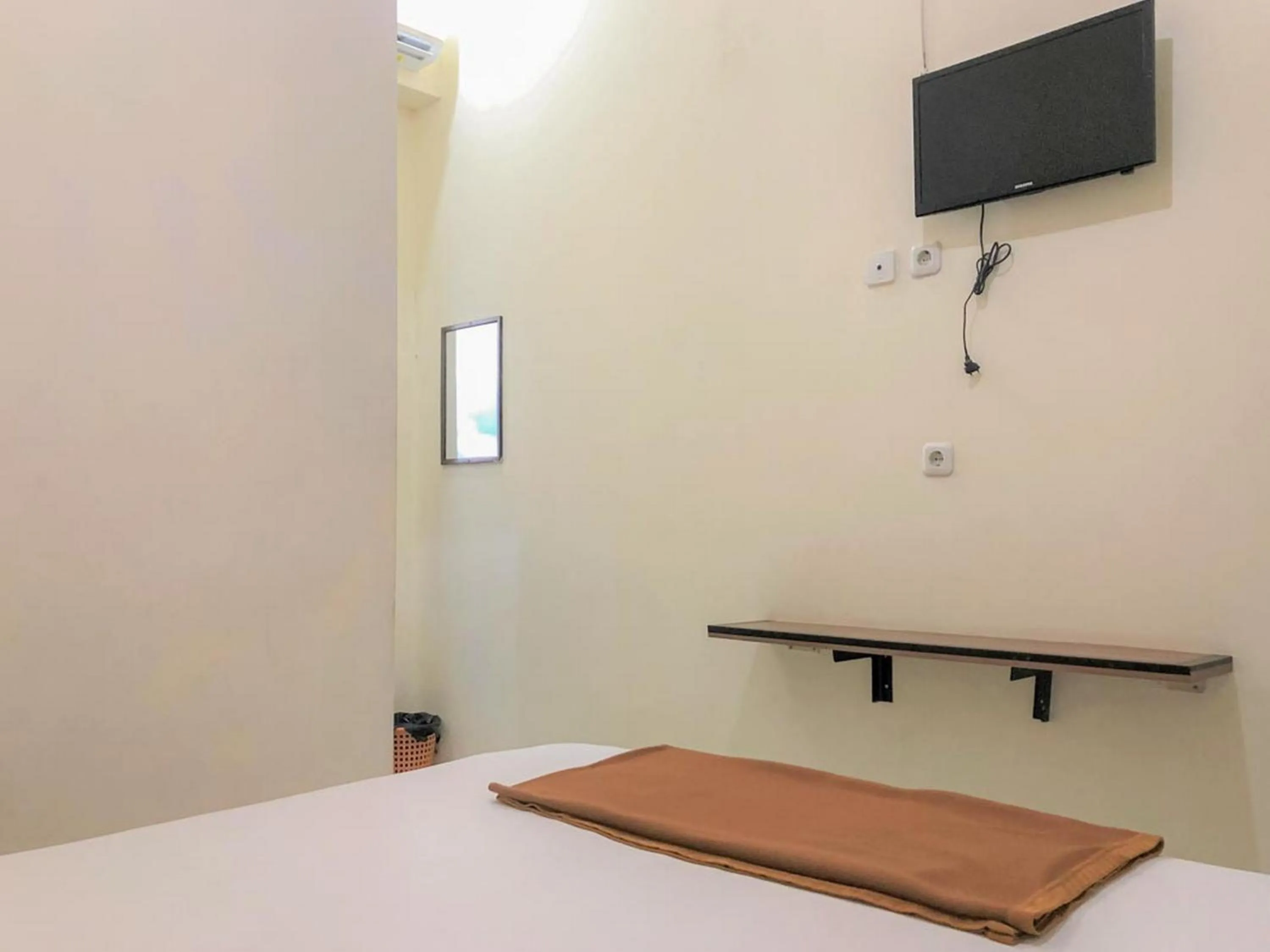 Bedroom, Bed in Hotel Lido 88 Sorong Mitra RedDoorz