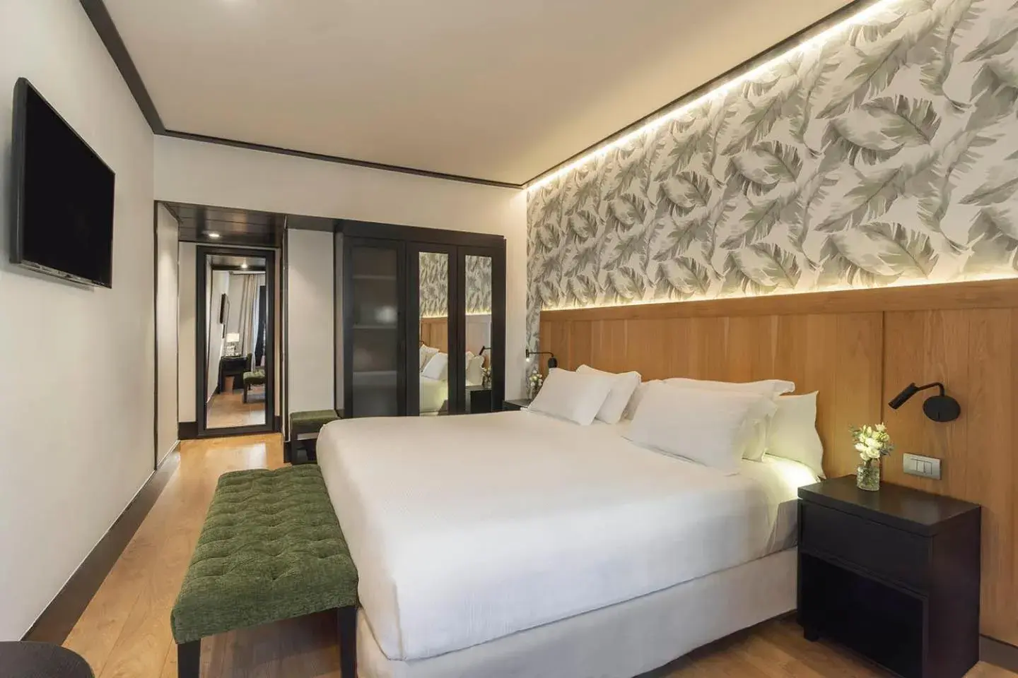 Standard Double or Twin Room in H10 Puerta de Alcalá 4 Sup Standard Double or Twin Room in H10 Puerta de Alcalá 4 Sup