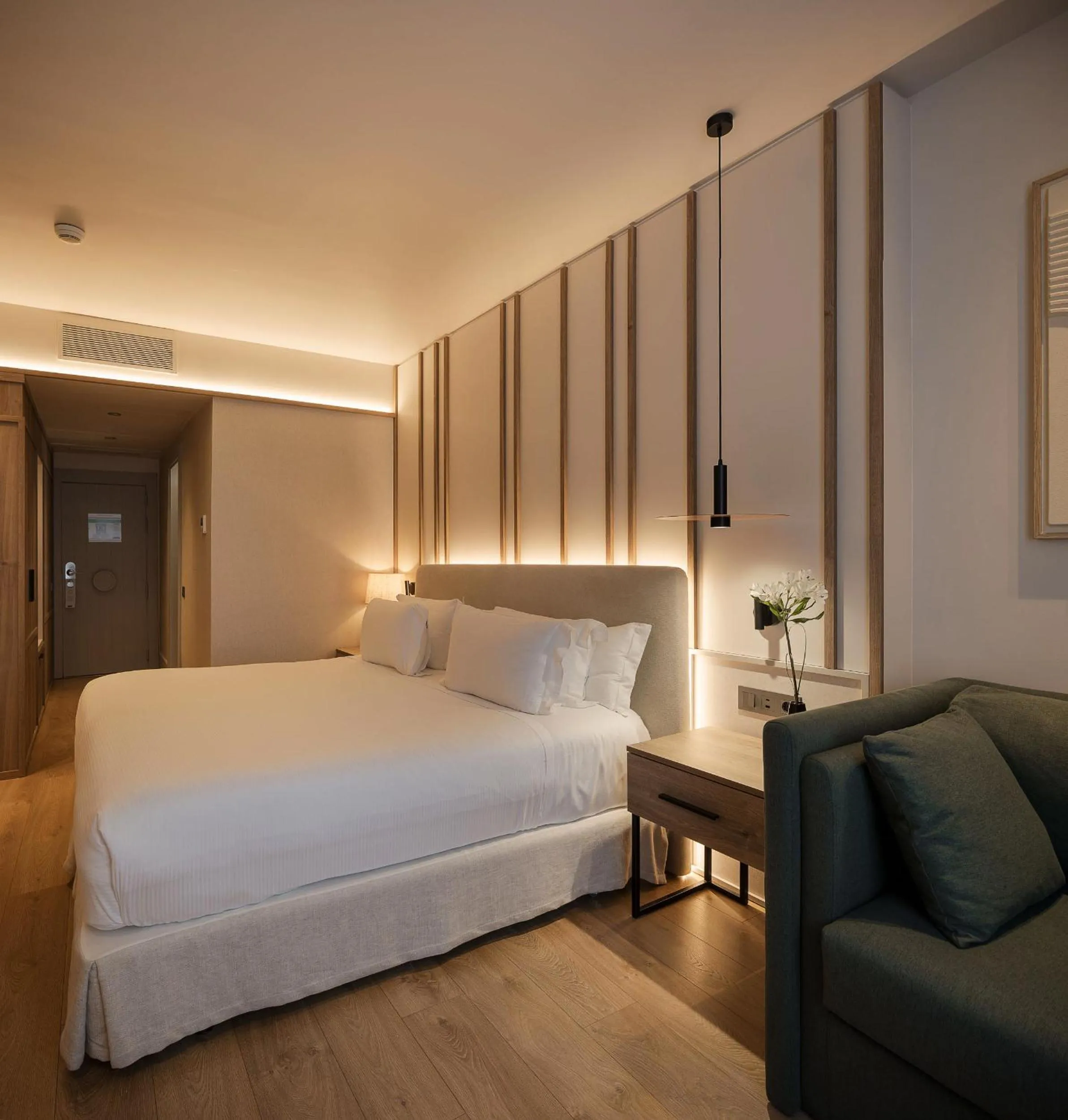 Bed in H10 Puerta de Alcalá 4 Sup