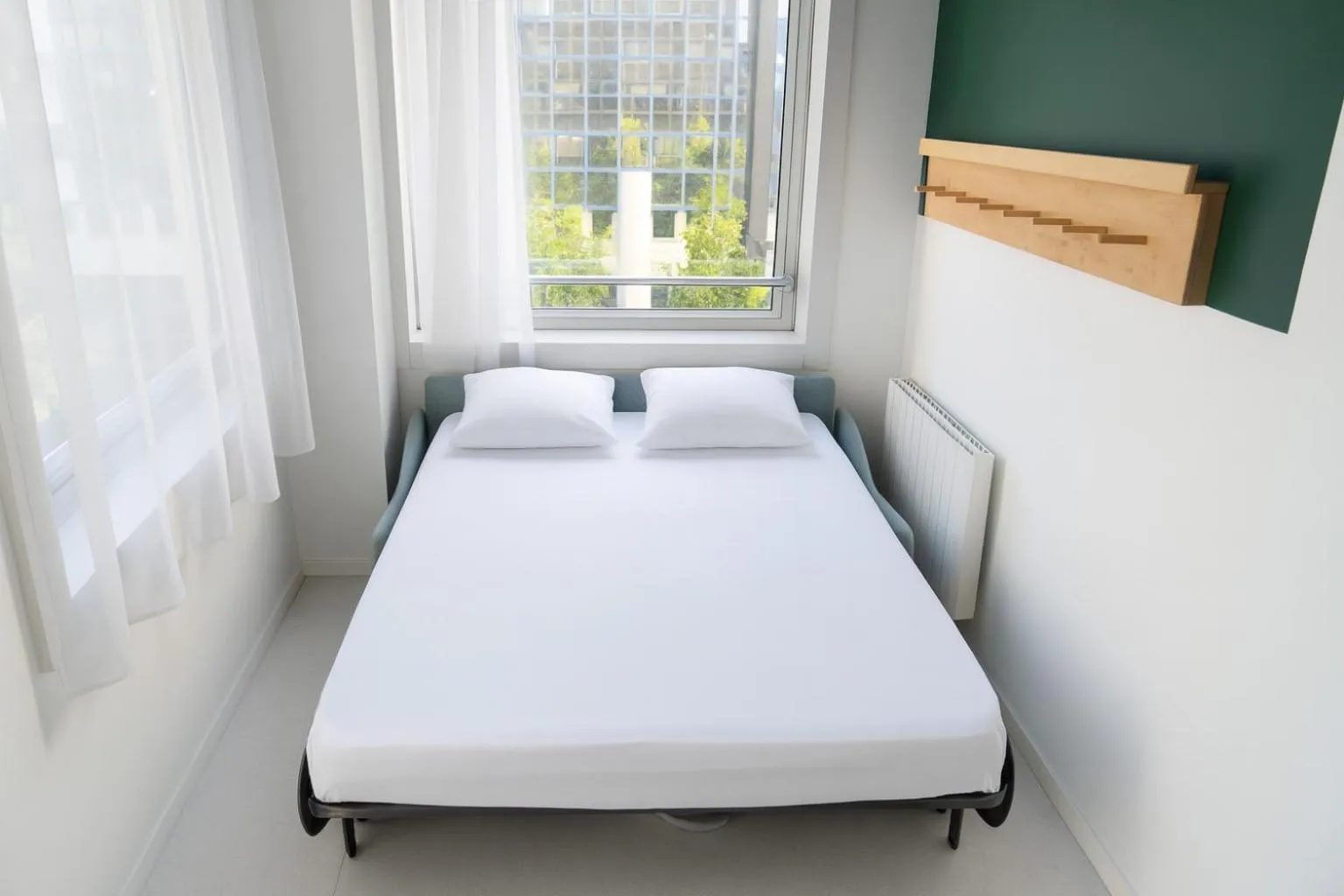 Bed in Ecla Paris Noisy-le-Grand