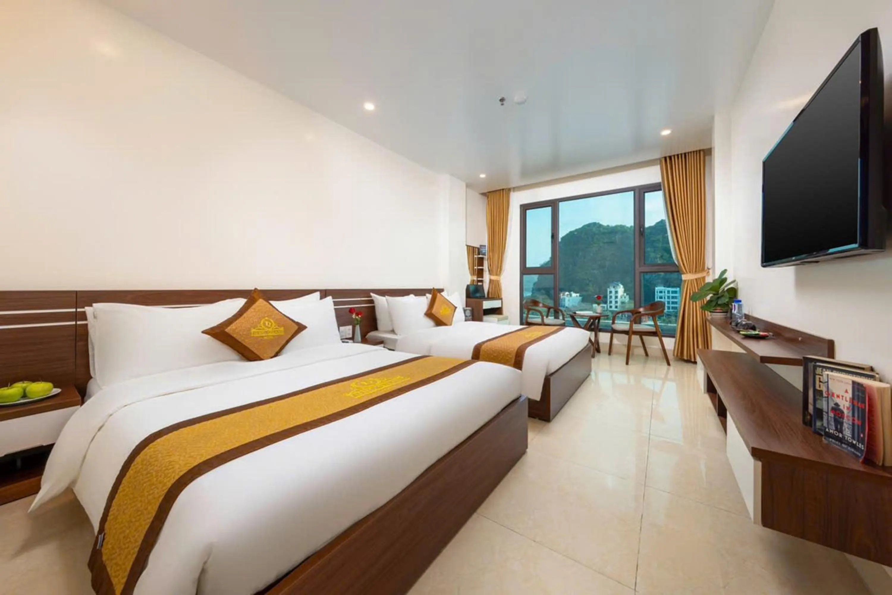 Bedroom, Bed in Tung Quang Hotel