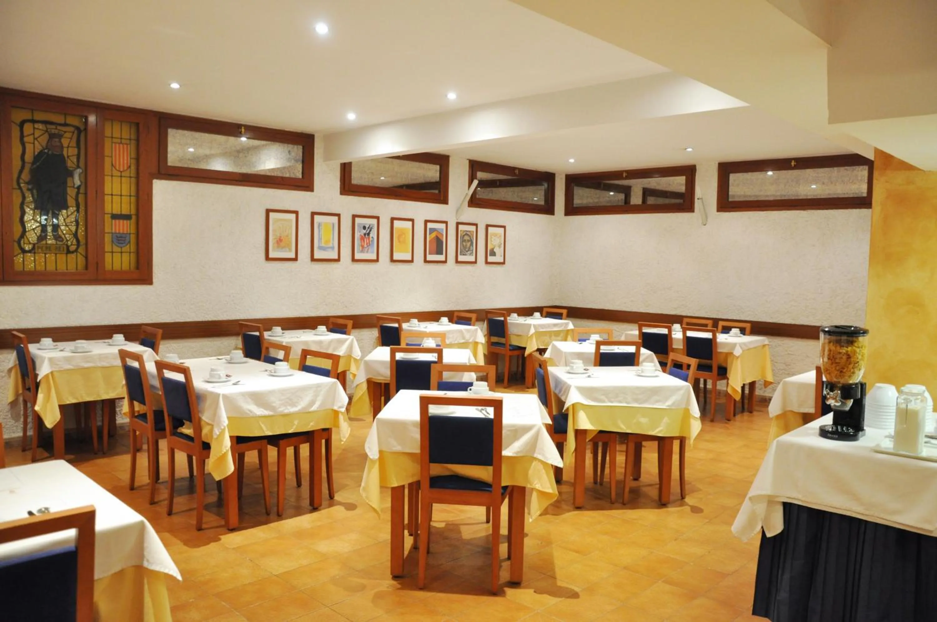 Restaurant/places to eat in Hotel Alguer Camp Nou