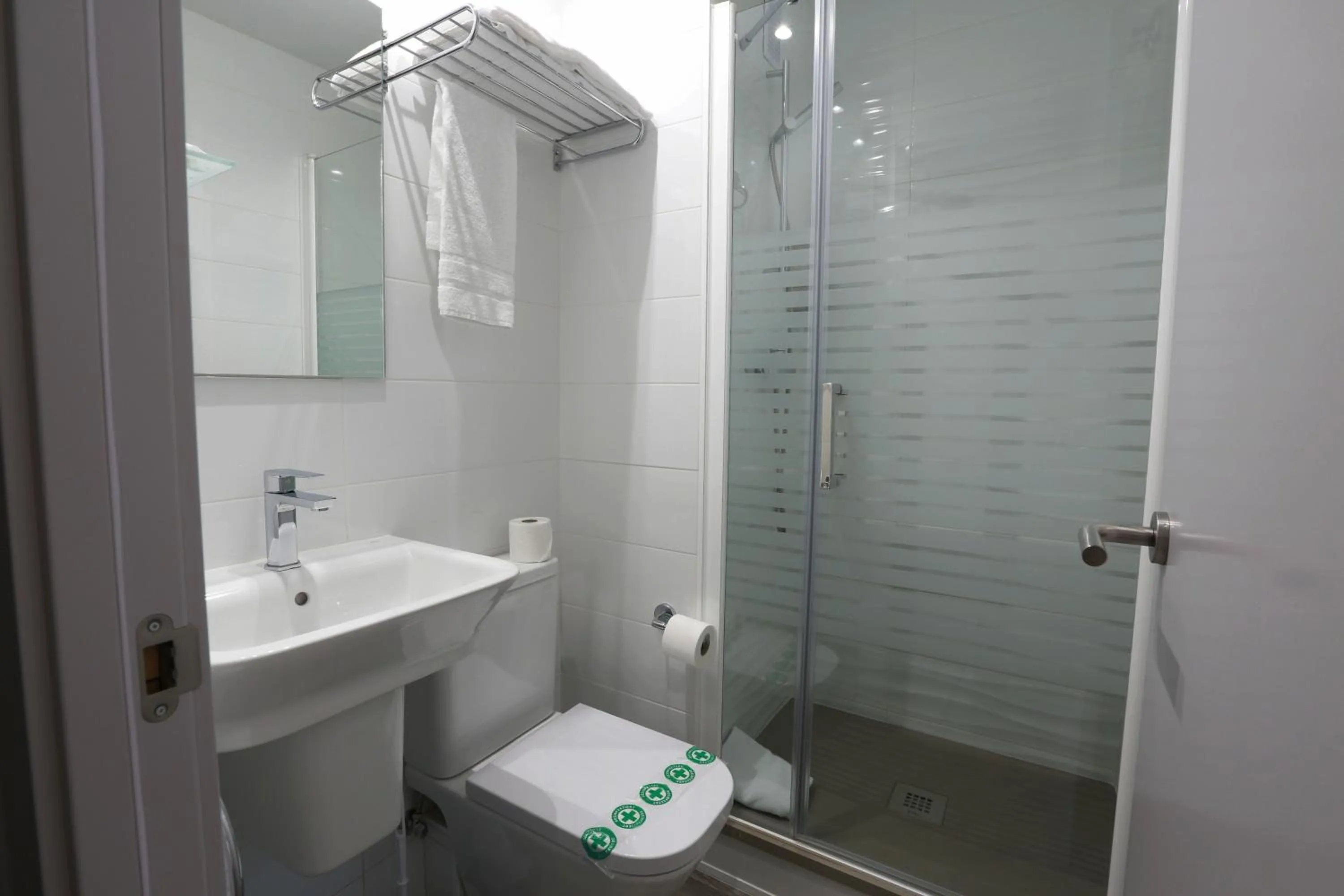 Shower in Hotel Alguer Camp Nou