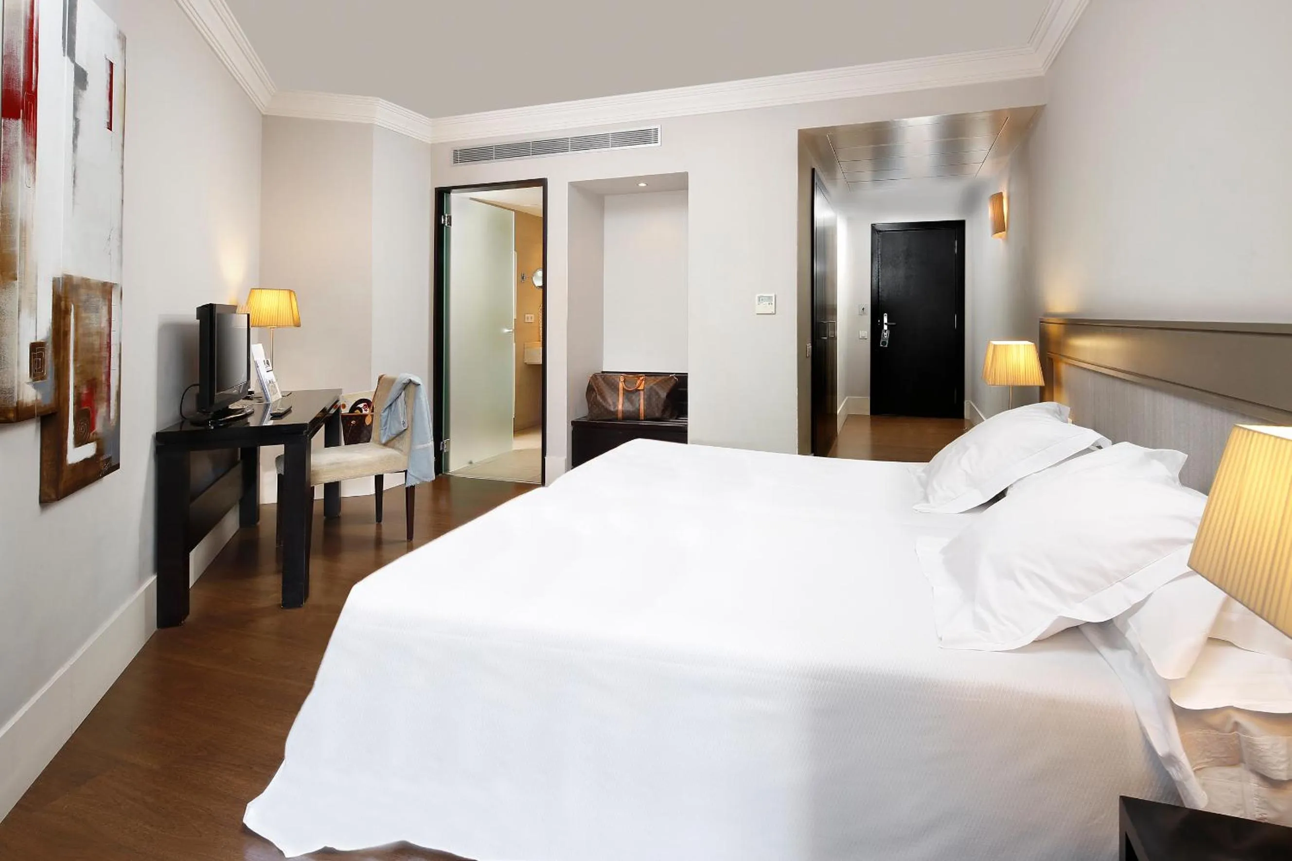 Photo of the whole room, Bed in Hotel Condado