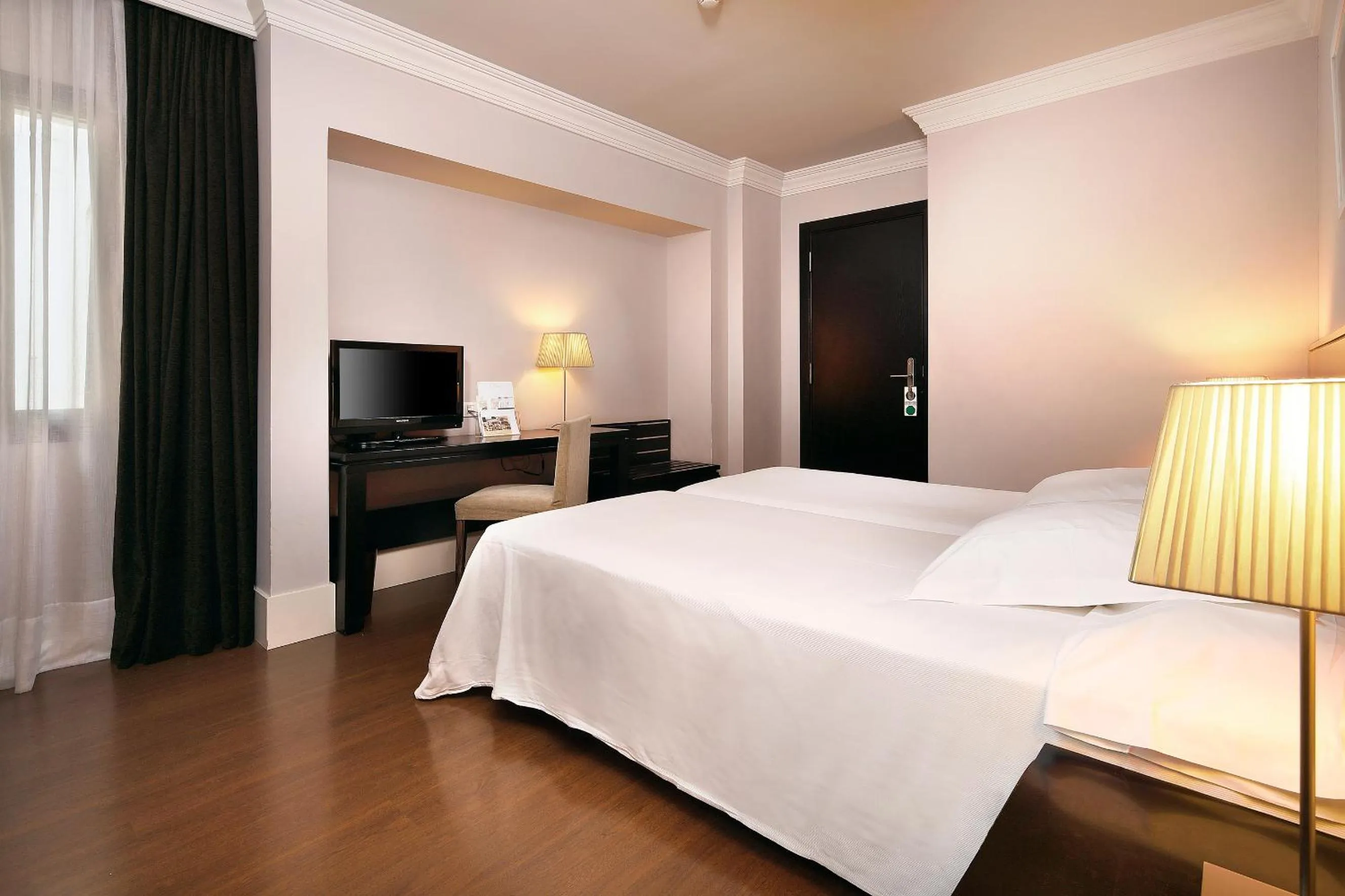 Photo of the whole room, Bed in Hotel Condado