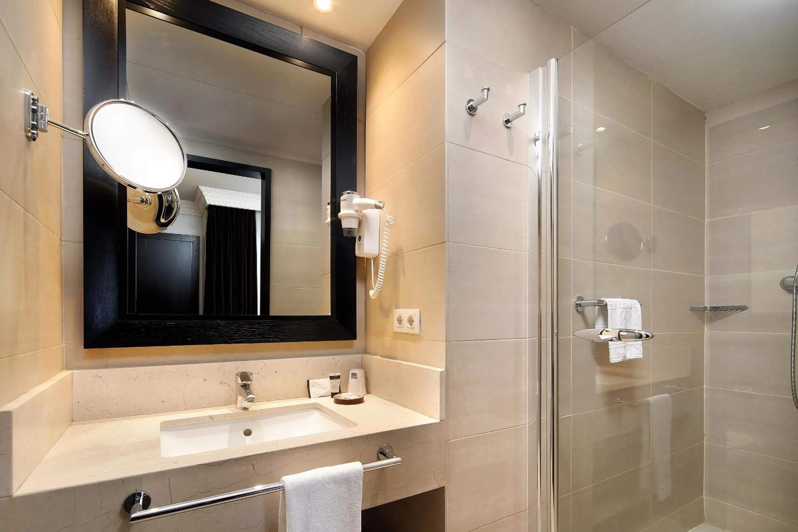 Shower in Hotel Condado