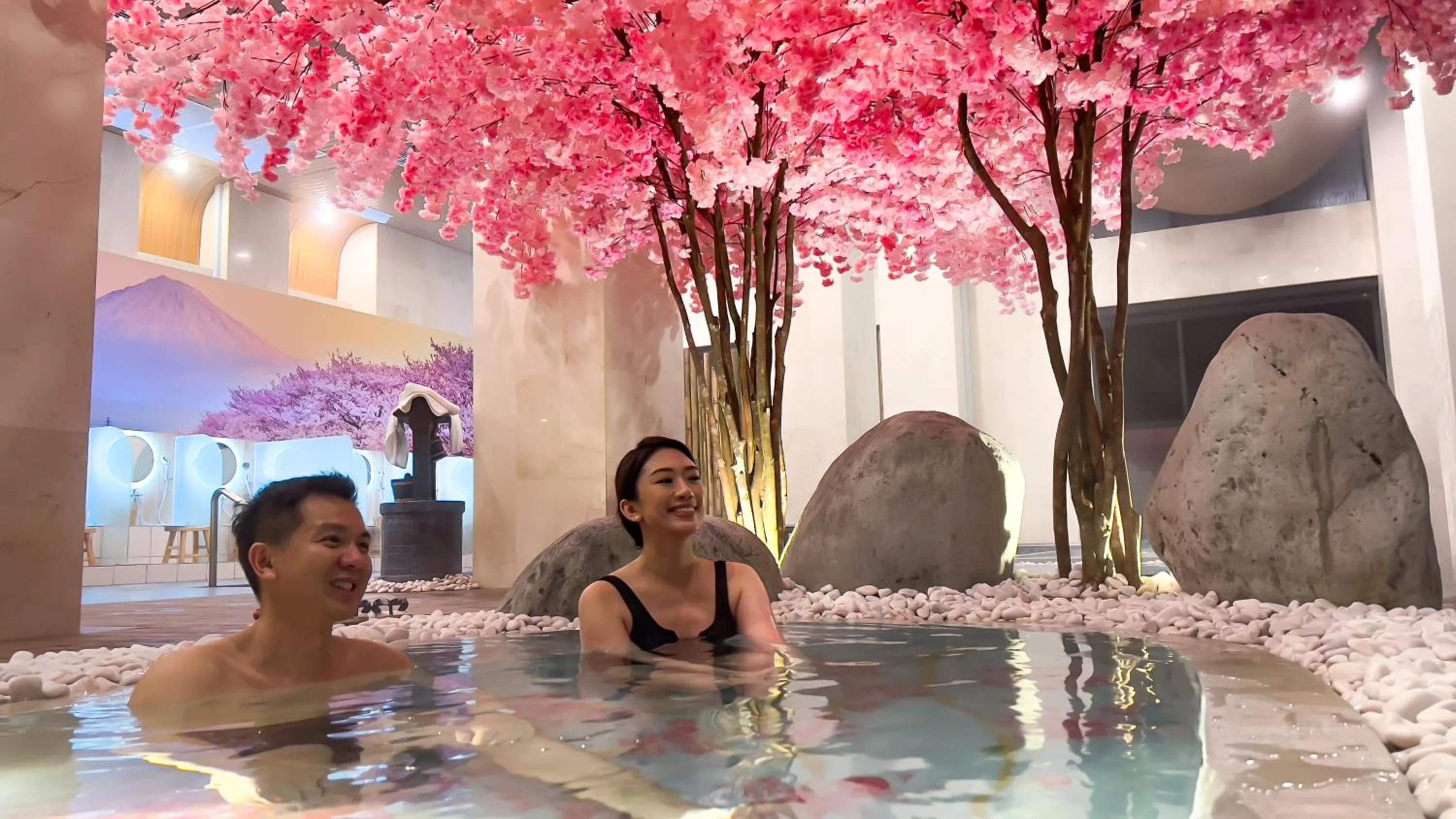 Hot Spring Bath in The Yanné, Onsen Hotel