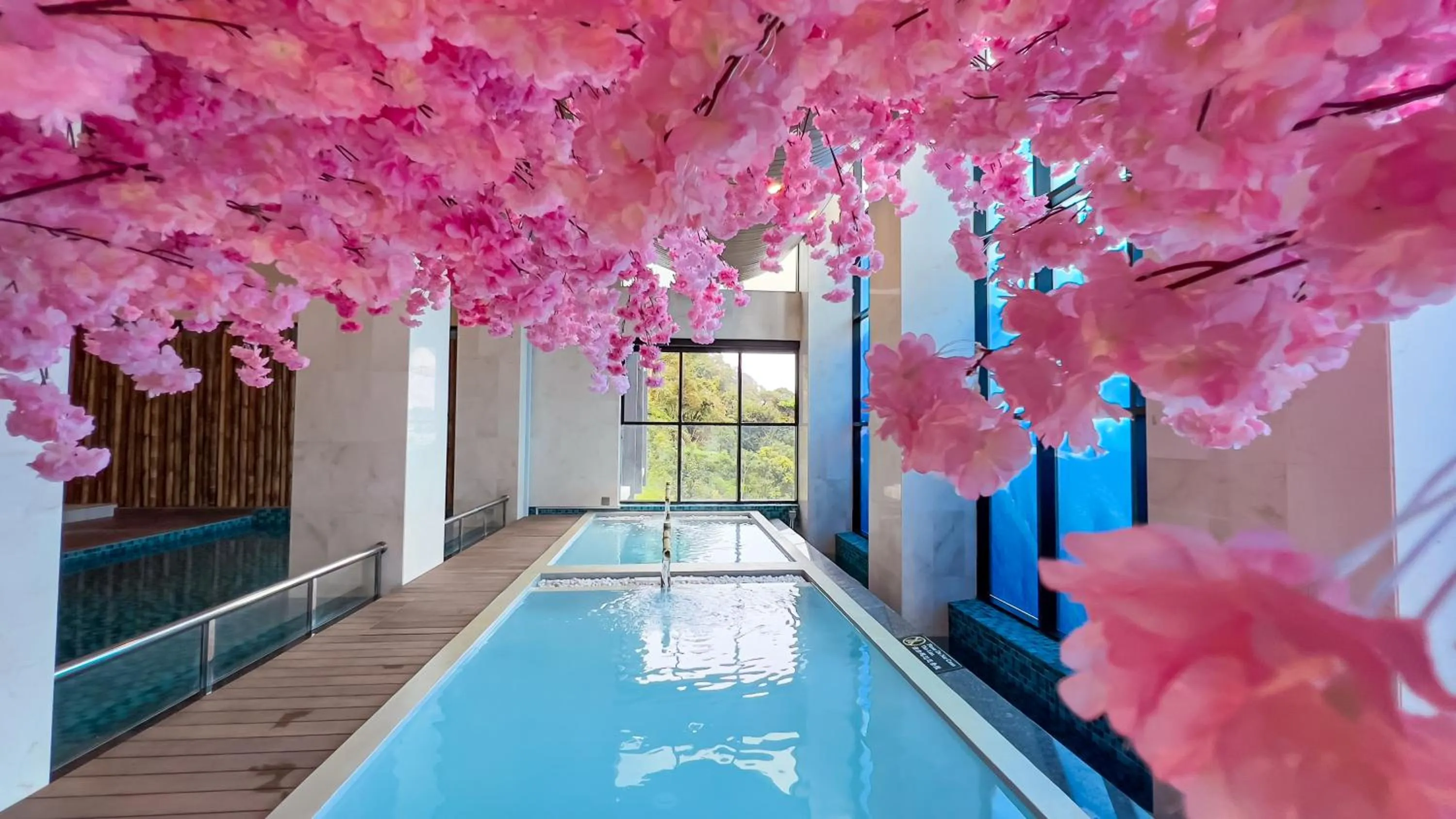 Hot Spring Bath in The Yanné, Onsen Hotel