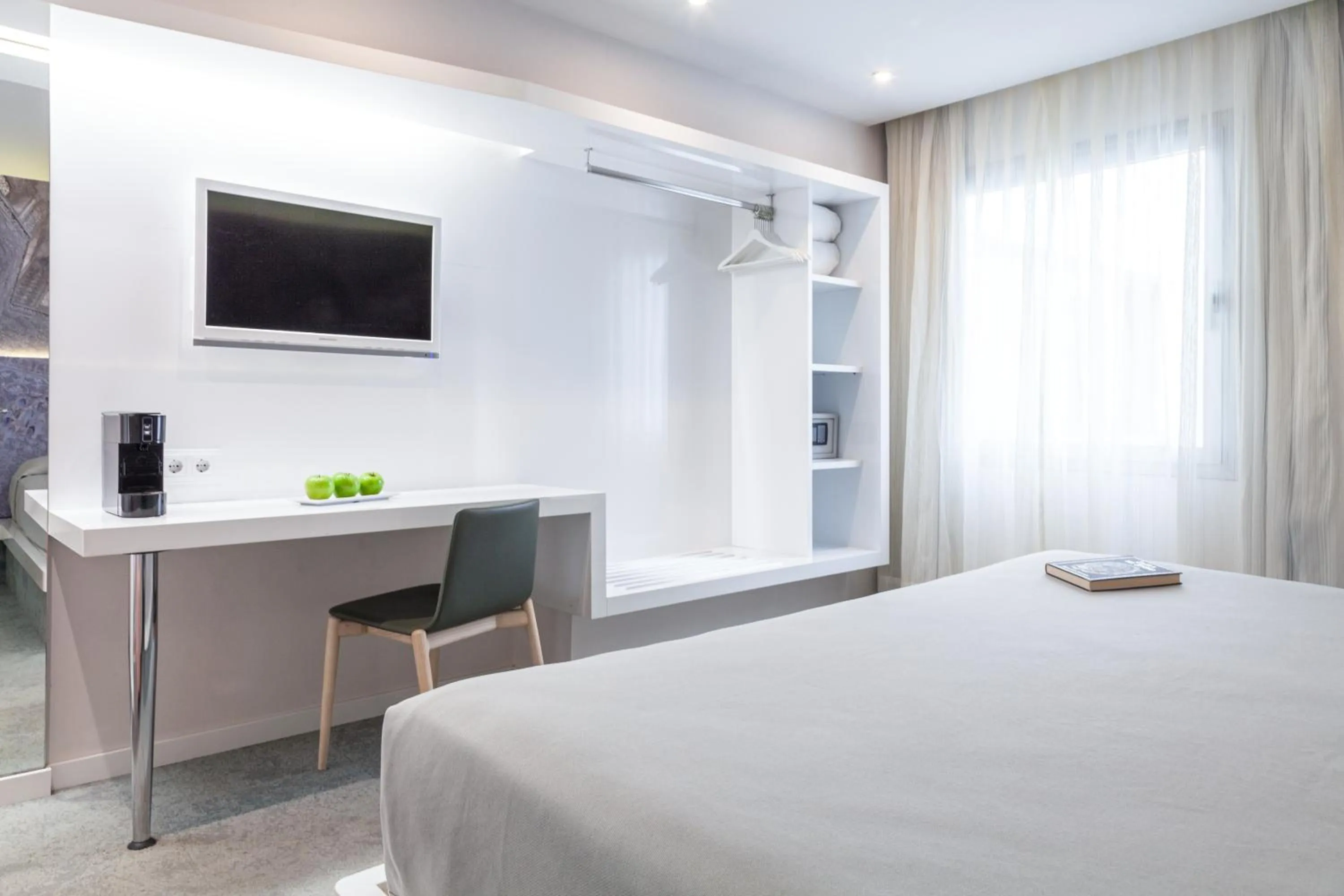 TV and multimedia, Bed in Hotel Maciá Granada Five Senses Rooms & Suites