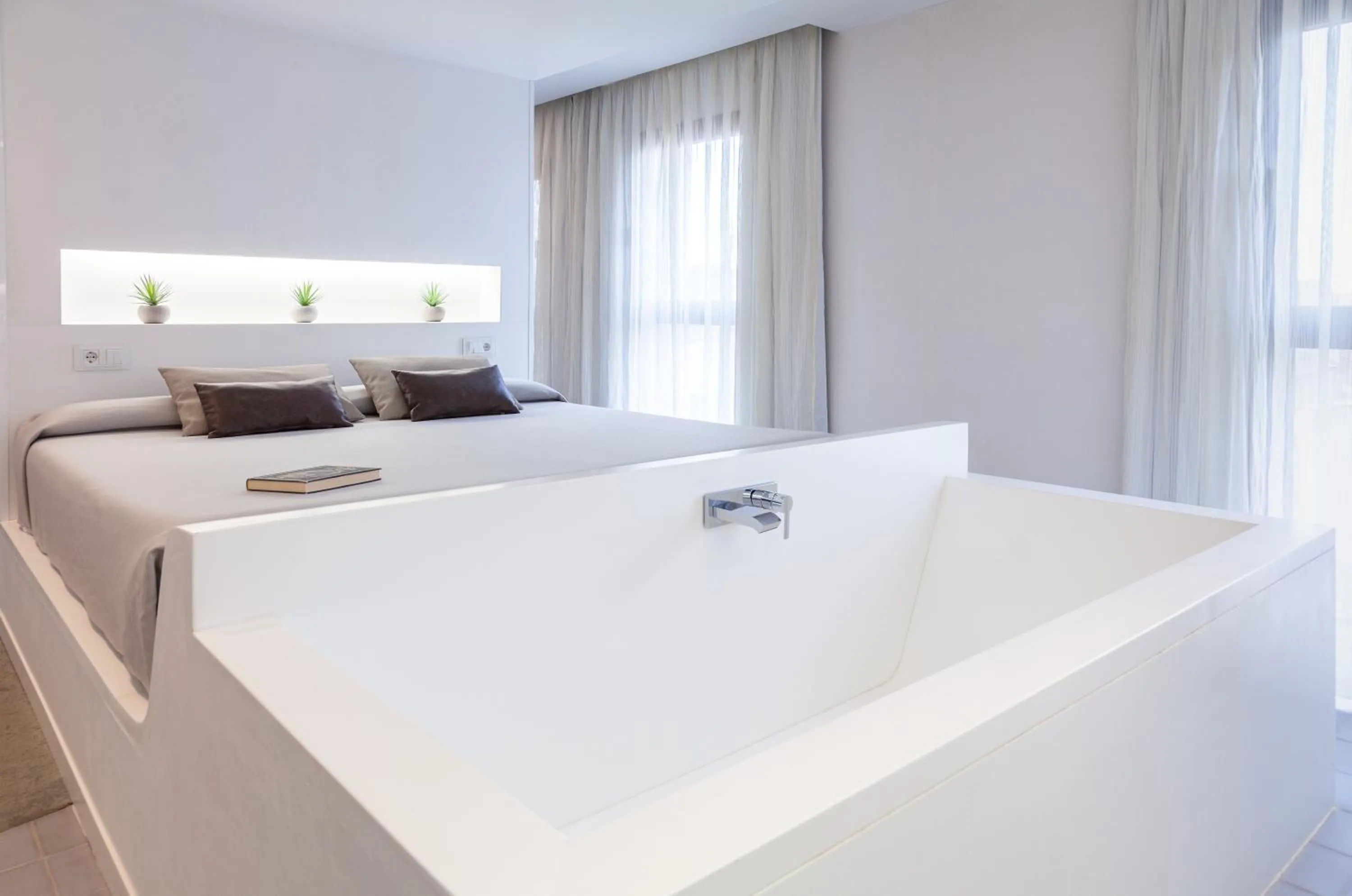 Photo of the whole room, Bed in Hotel Maciá Granada Five Senses Rooms & Suites