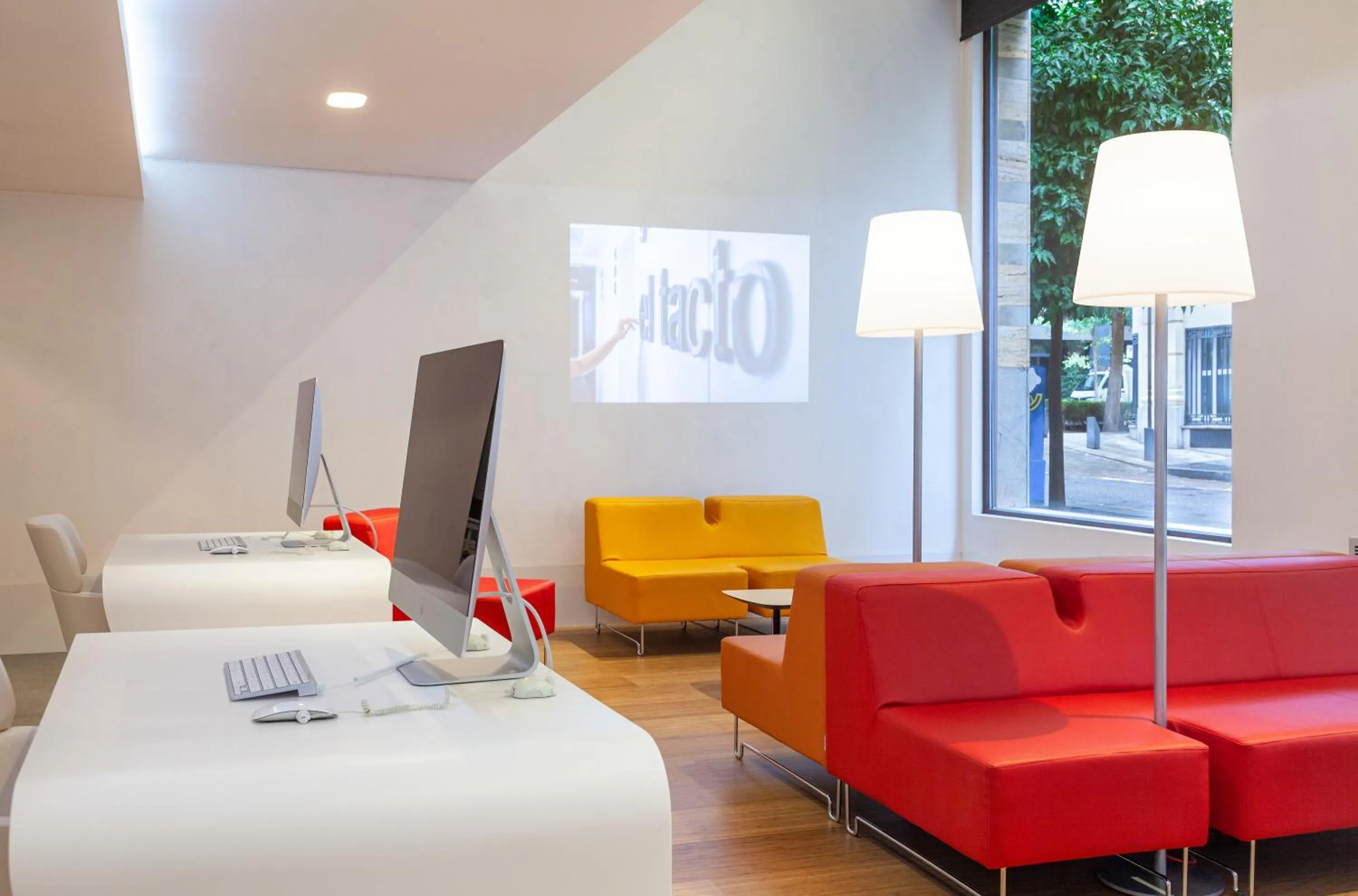 Lobby or reception, Bed in Hotel Maciá Granada Five Senses Rooms & Suites