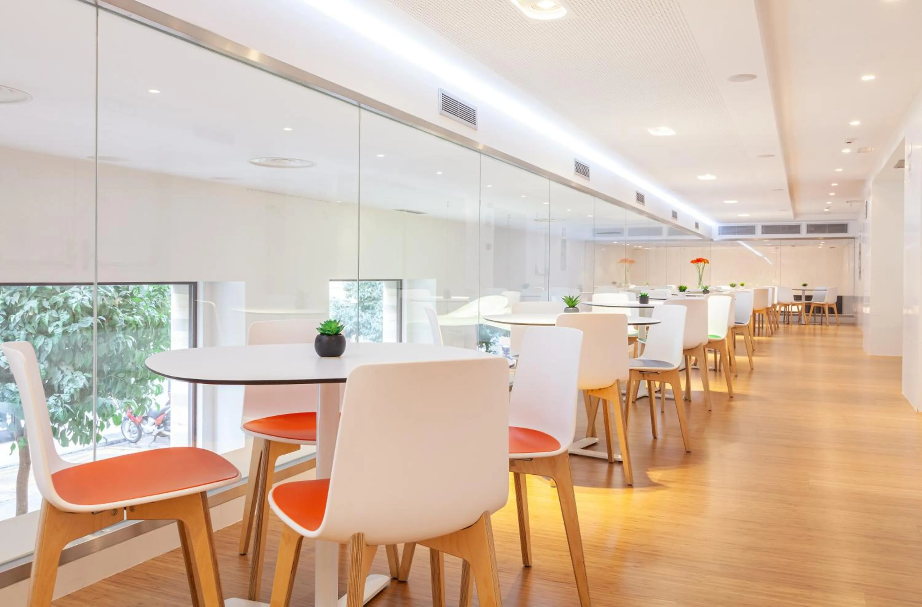 Restaurant/places to eat in Hotel Maciá Granada Five Senses Rooms & Suites