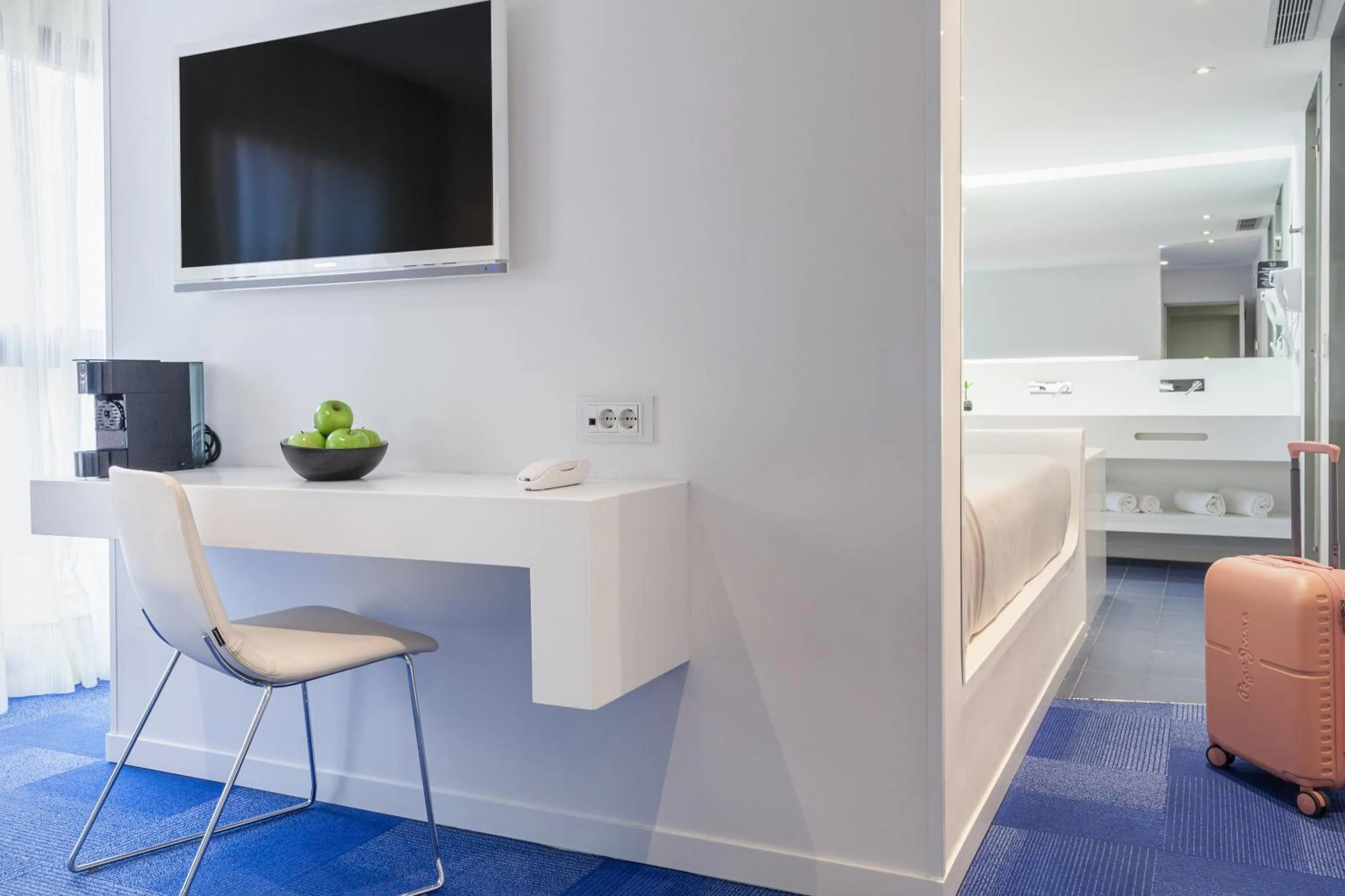 Photo of the whole room in Hotel Maciá Granada Five Senses Rooms & Suites