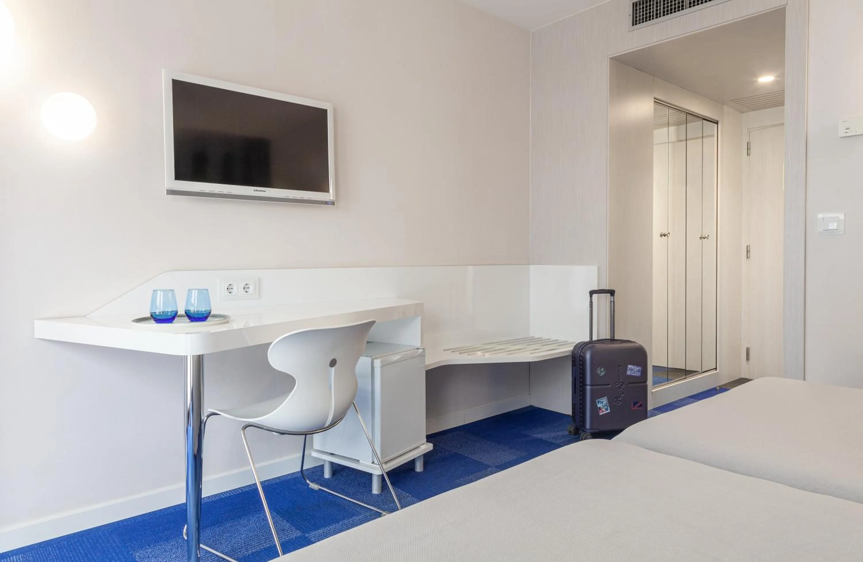 Photo of the whole room, Bed in Hotel Maciá Granada Five Senses Rooms & Suites