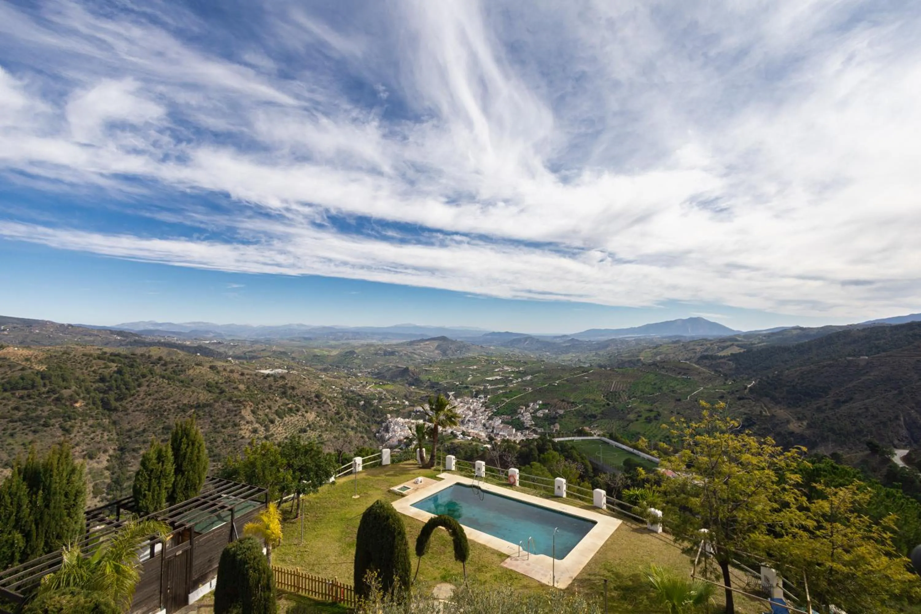 Pool view in Cerro de Hijar
