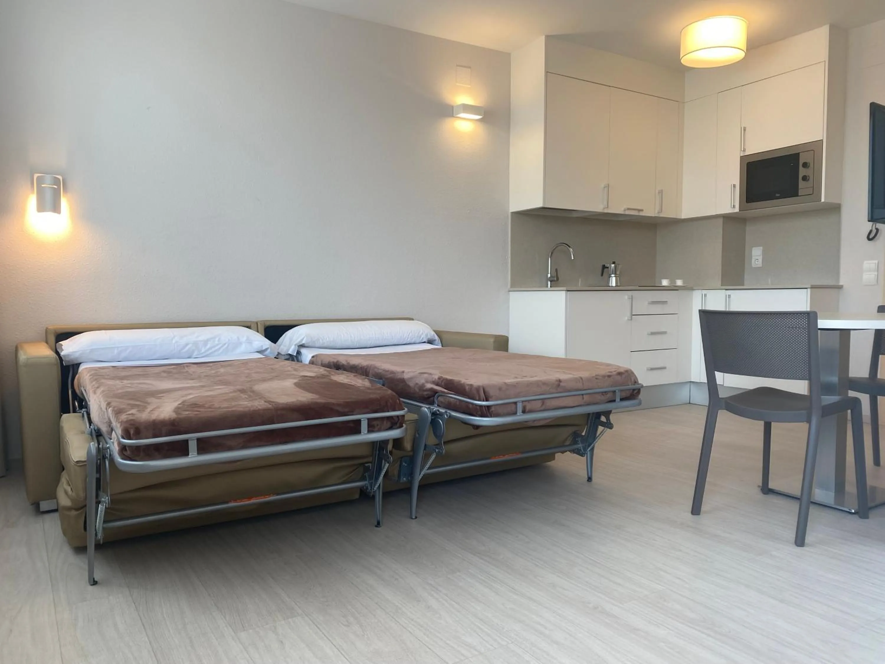 kitchen, Bed in Atenea Park Suites & Apartments