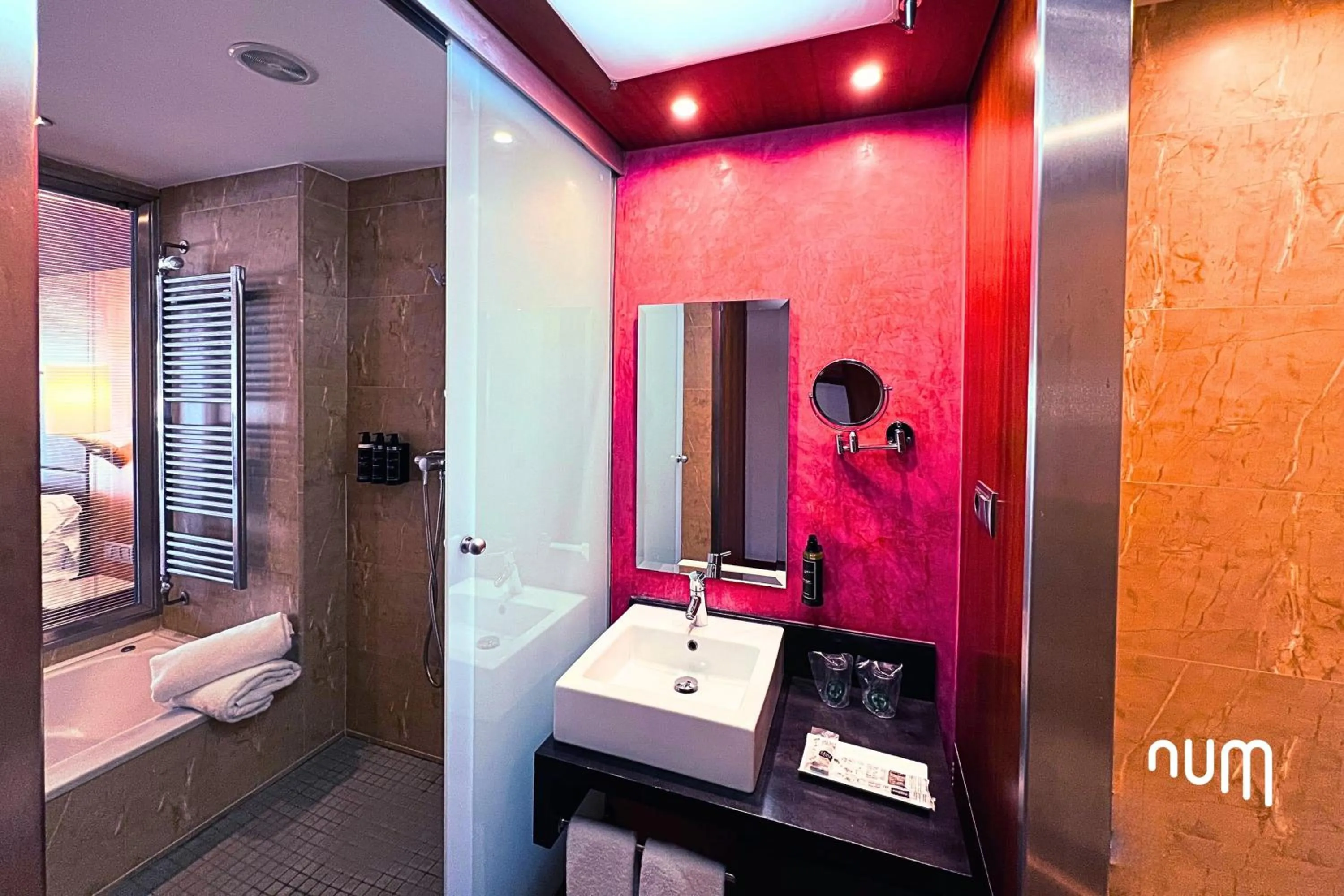 Shower in Regente Aragón Gastronómico