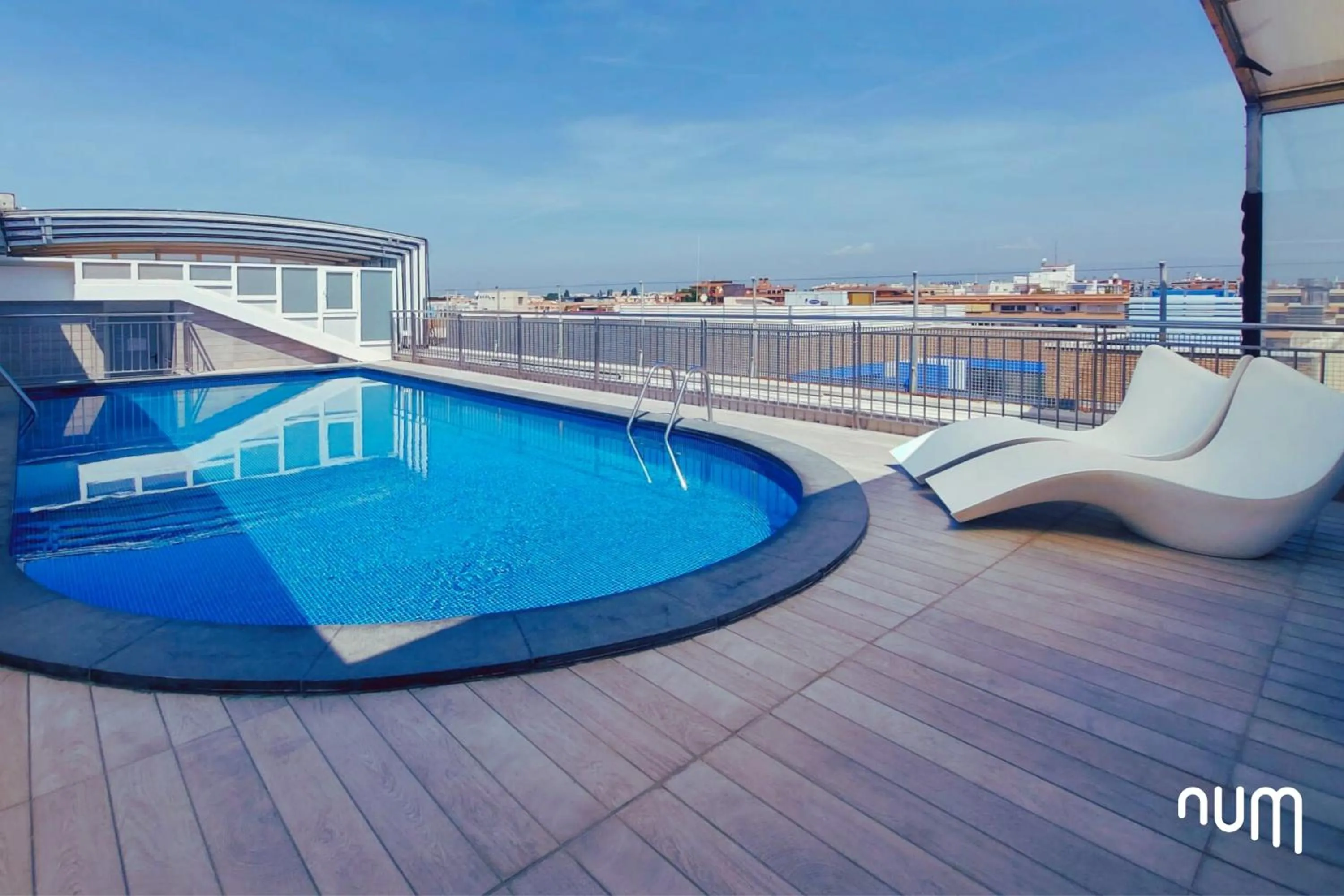 Swimming pool in Regente Aragón Gastronómico