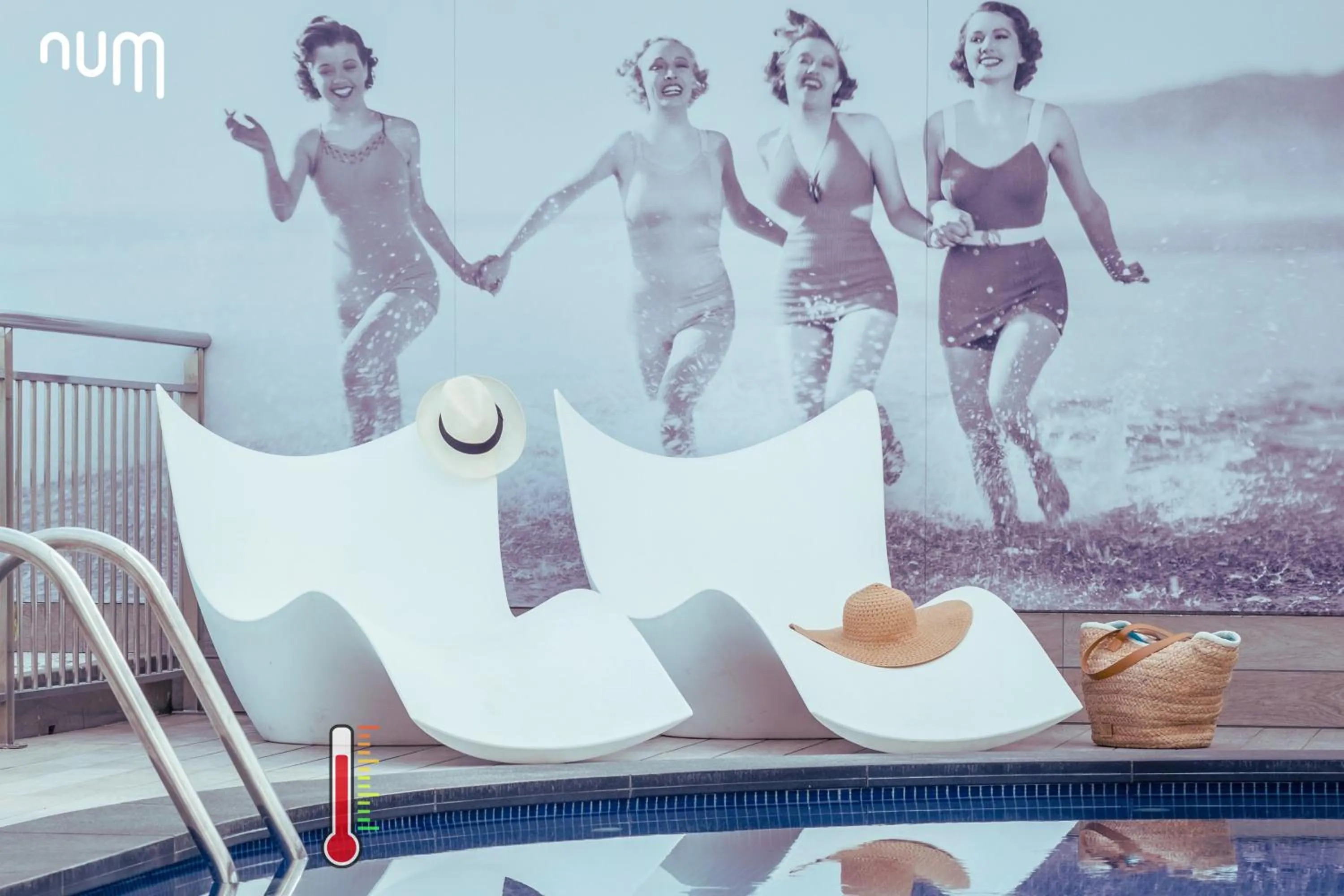 Swimming pool in Regente Aragón Gastronómico