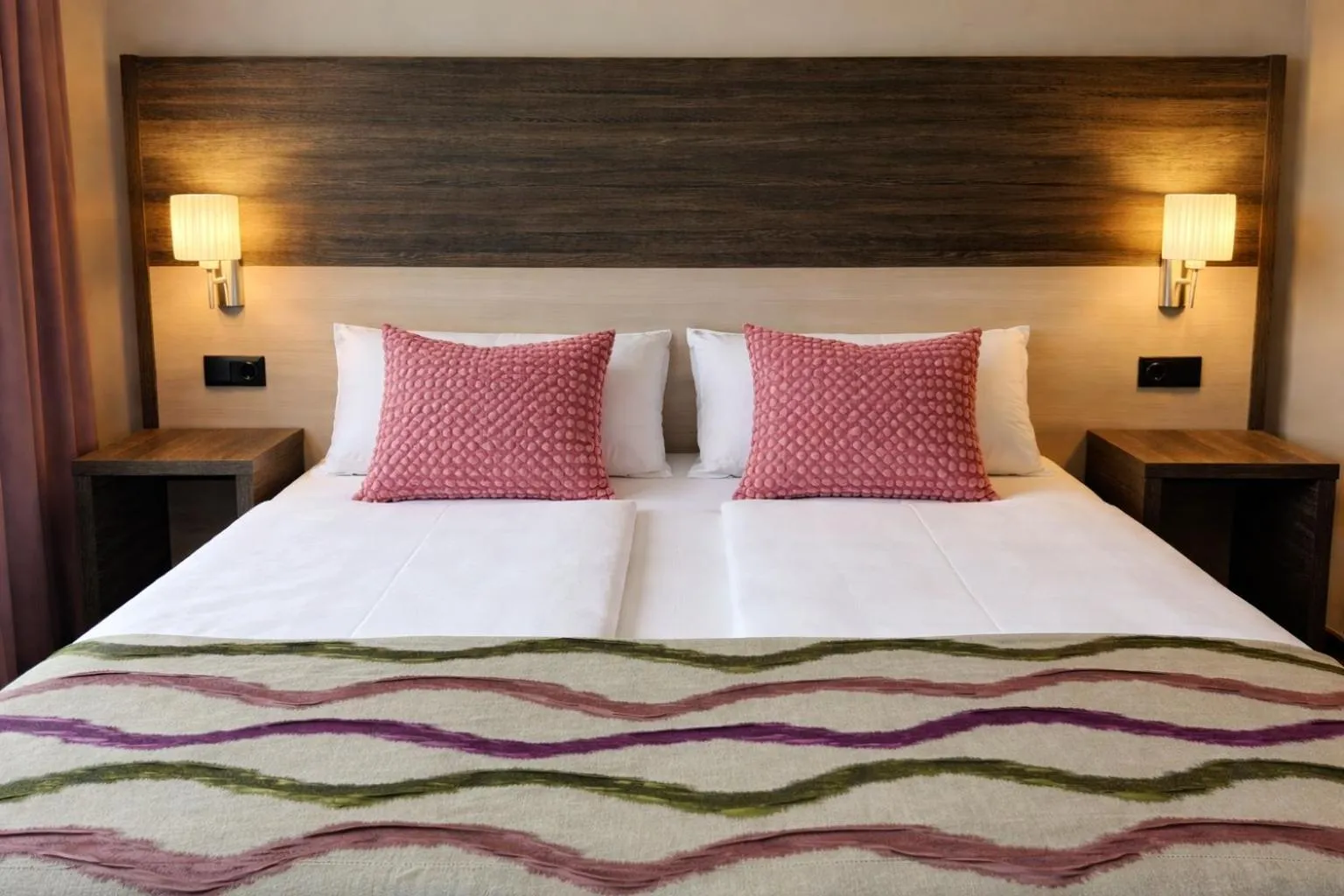 Bed in 24hours Apartment Hotel