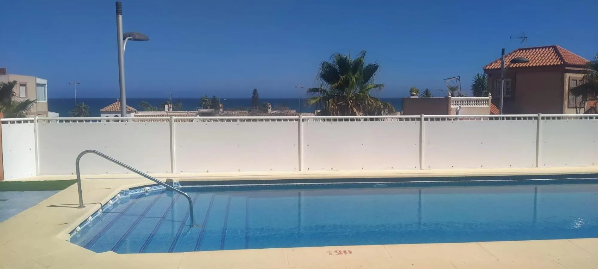 Swimming pool in Alojamiento roquetas de mar